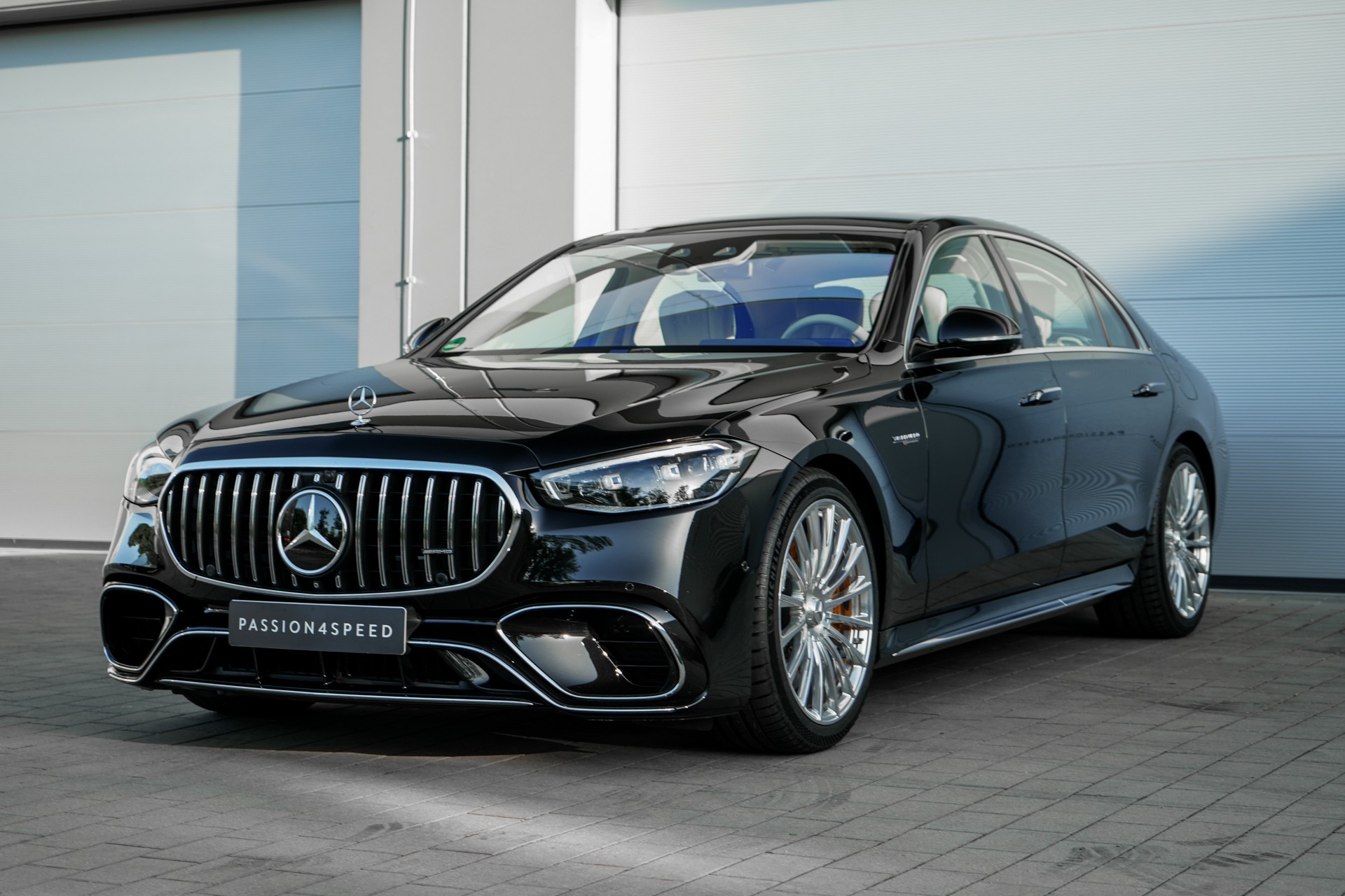 MERCEDES-BENZ S 63 AMG E Performance 4Matic-showroom-element-1