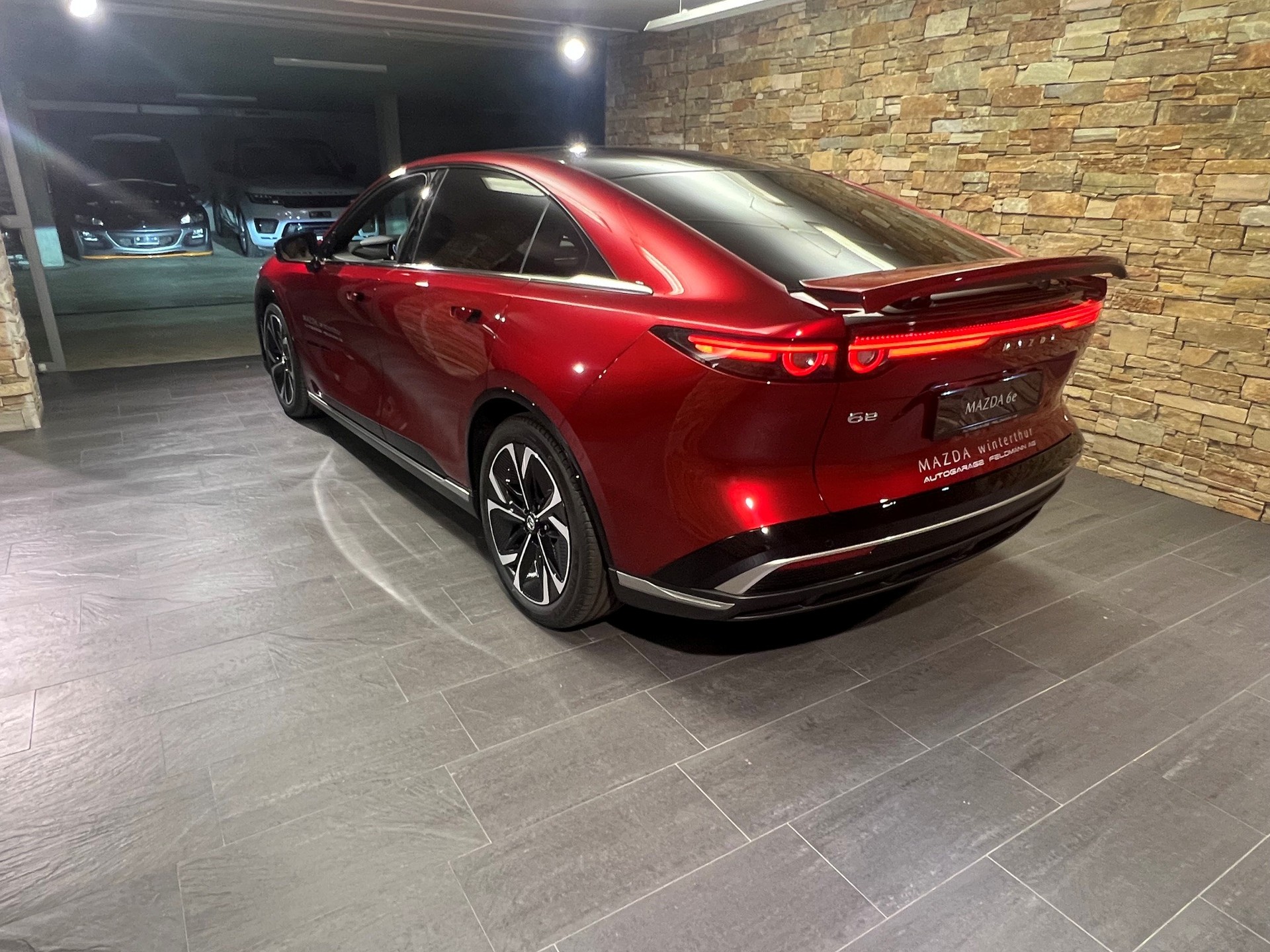 MAZDA 6e 245 80kWh Takumi Plus-showroom-element-3
