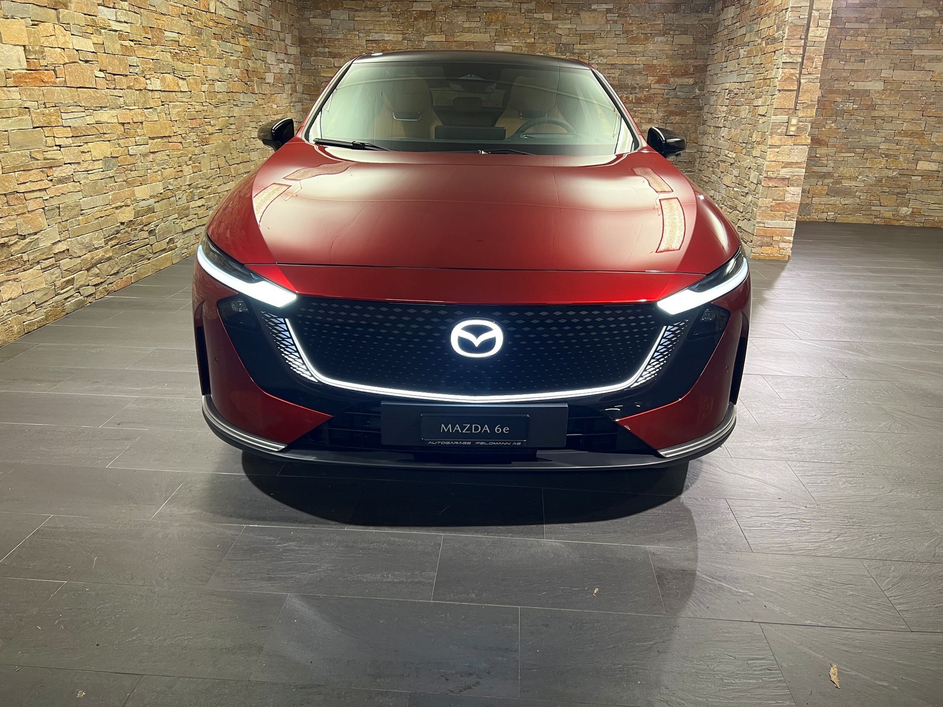 MAZDA 6e 245 80kWh Takumi Plus-showroom-element-1