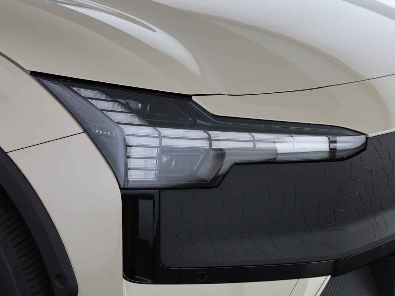 VOLVO EX30 CC P8 Ultra AWD-image-14