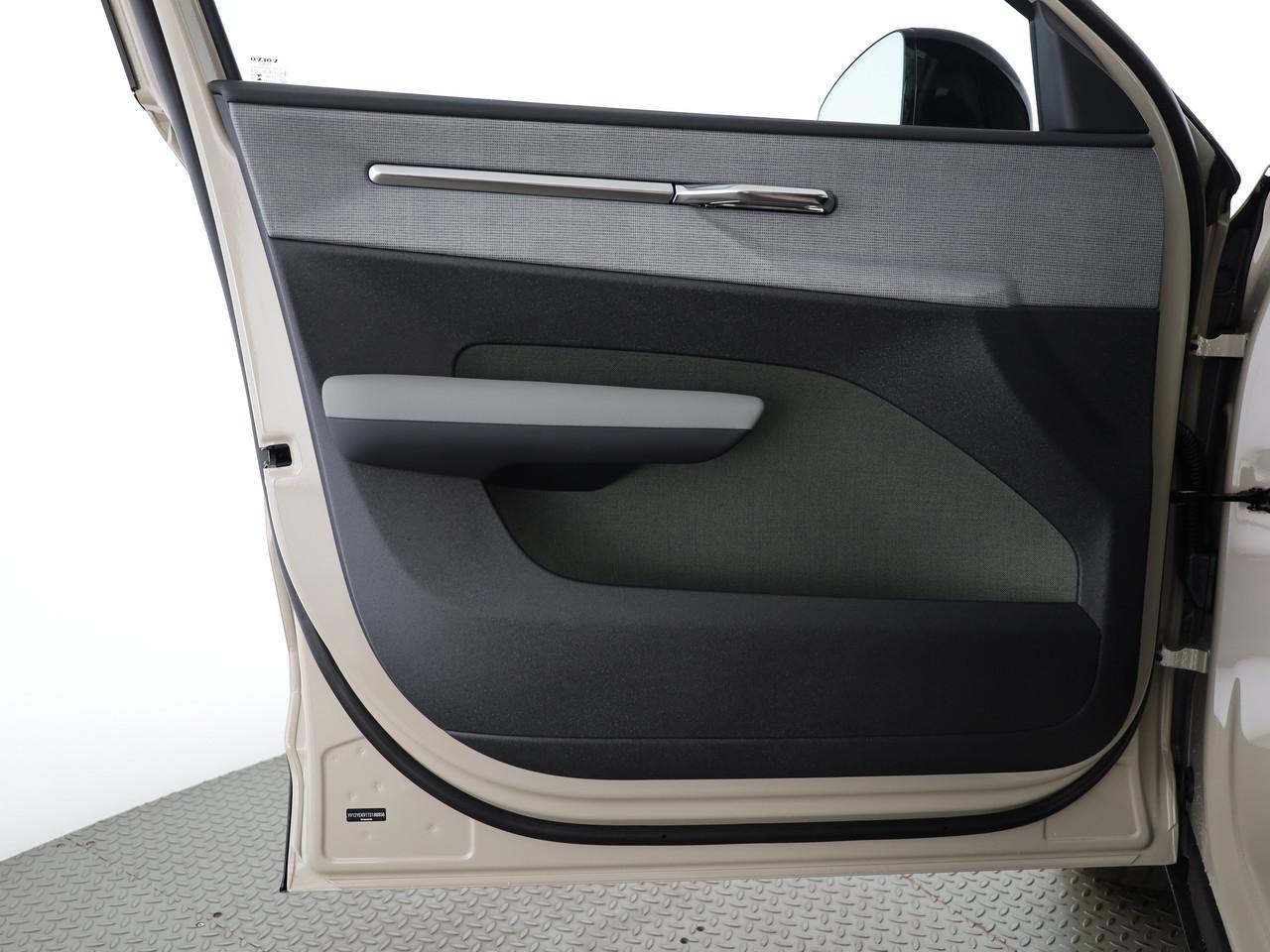 VOLVO EX30 CC P8 Ultra AWD-image-16