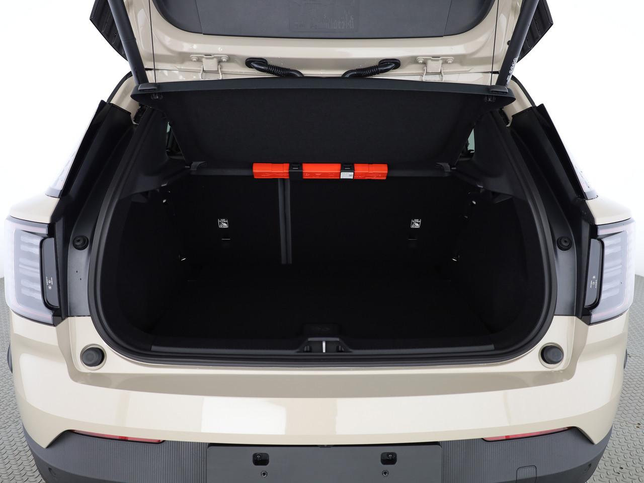 VOLVO EX30 CC P8 Ultra AWD-image-12