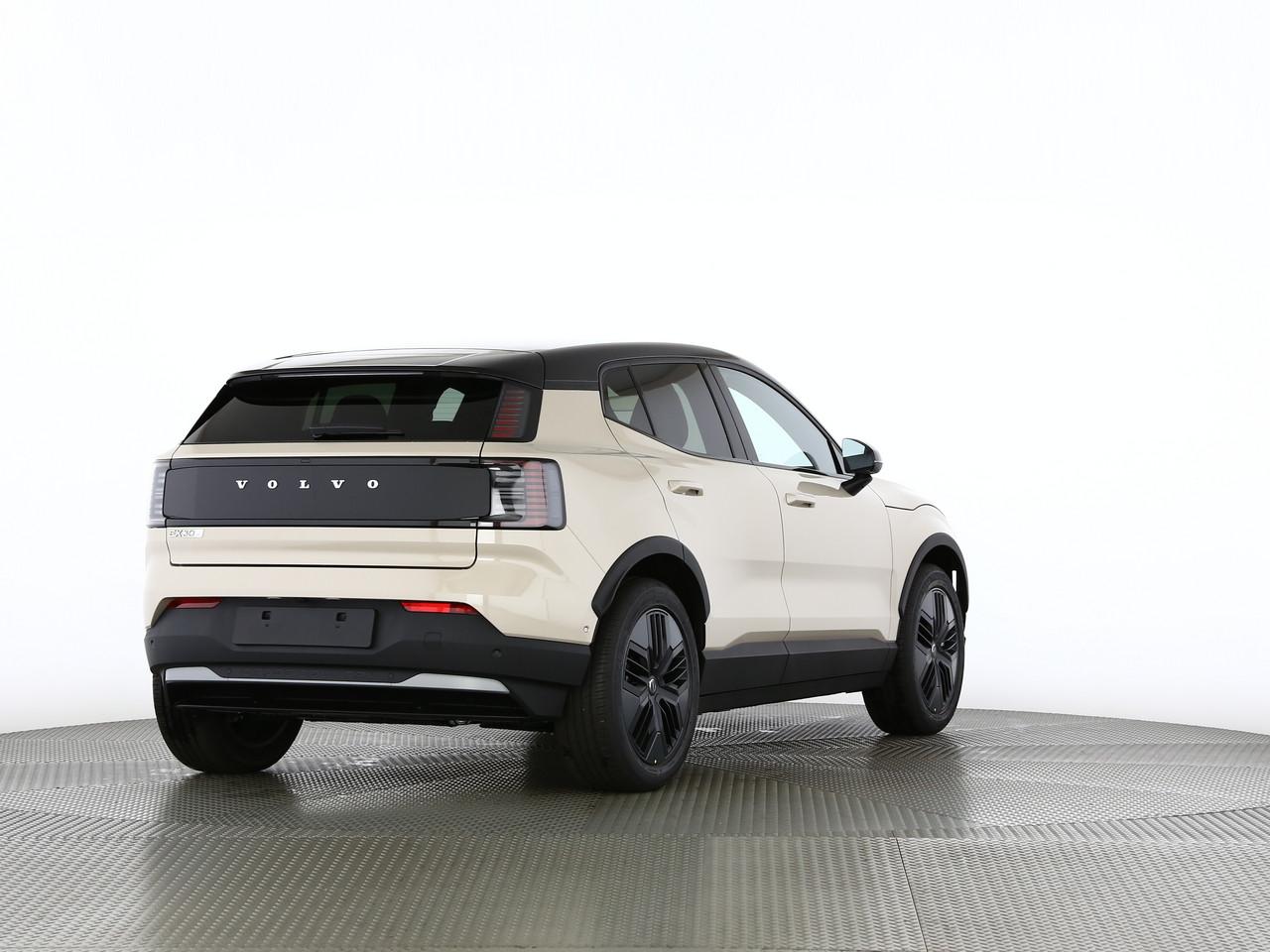 VOLVO EX30 CC P8 Ultra AWD-showroom-element-1