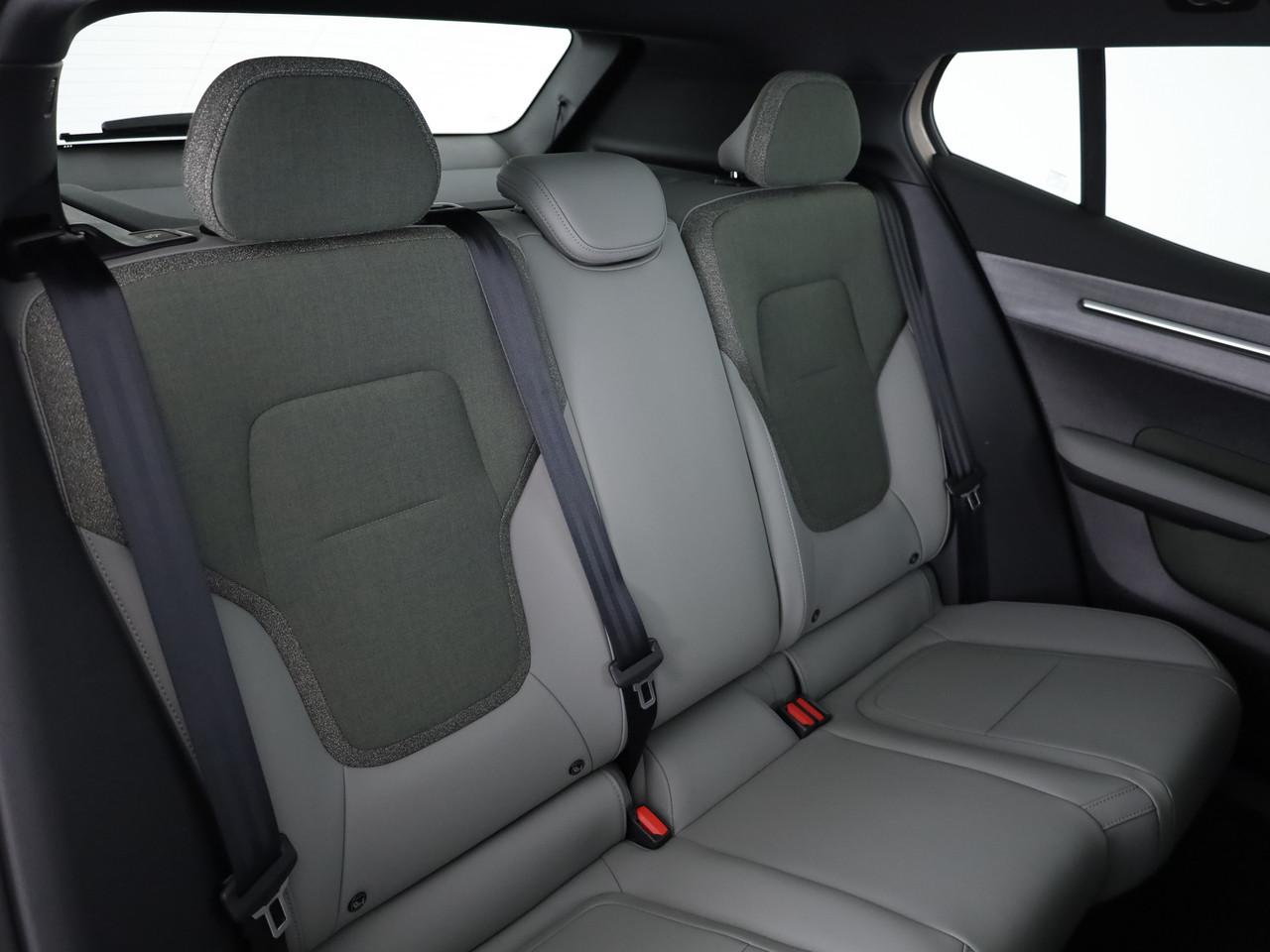 VOLVO EX30 CC P8 Ultra AWD-image-9