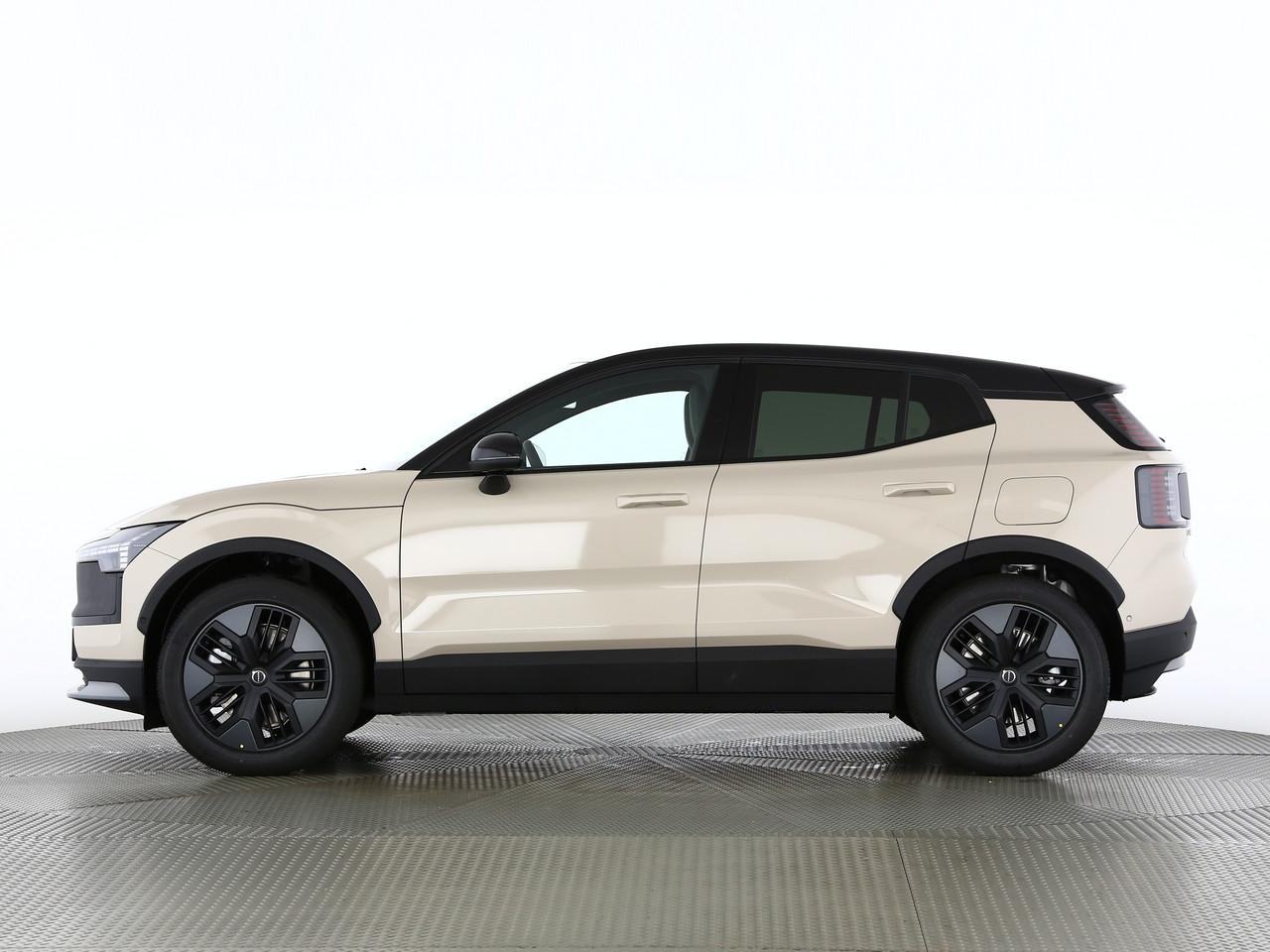 VOLVO EX30 CC P8 Ultra AWD-showroom-element-2