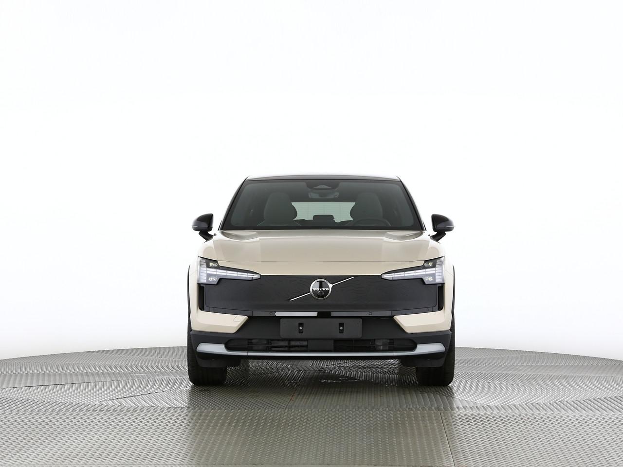 VOLVO EX30 CC P8 Ultra AWD-image-4