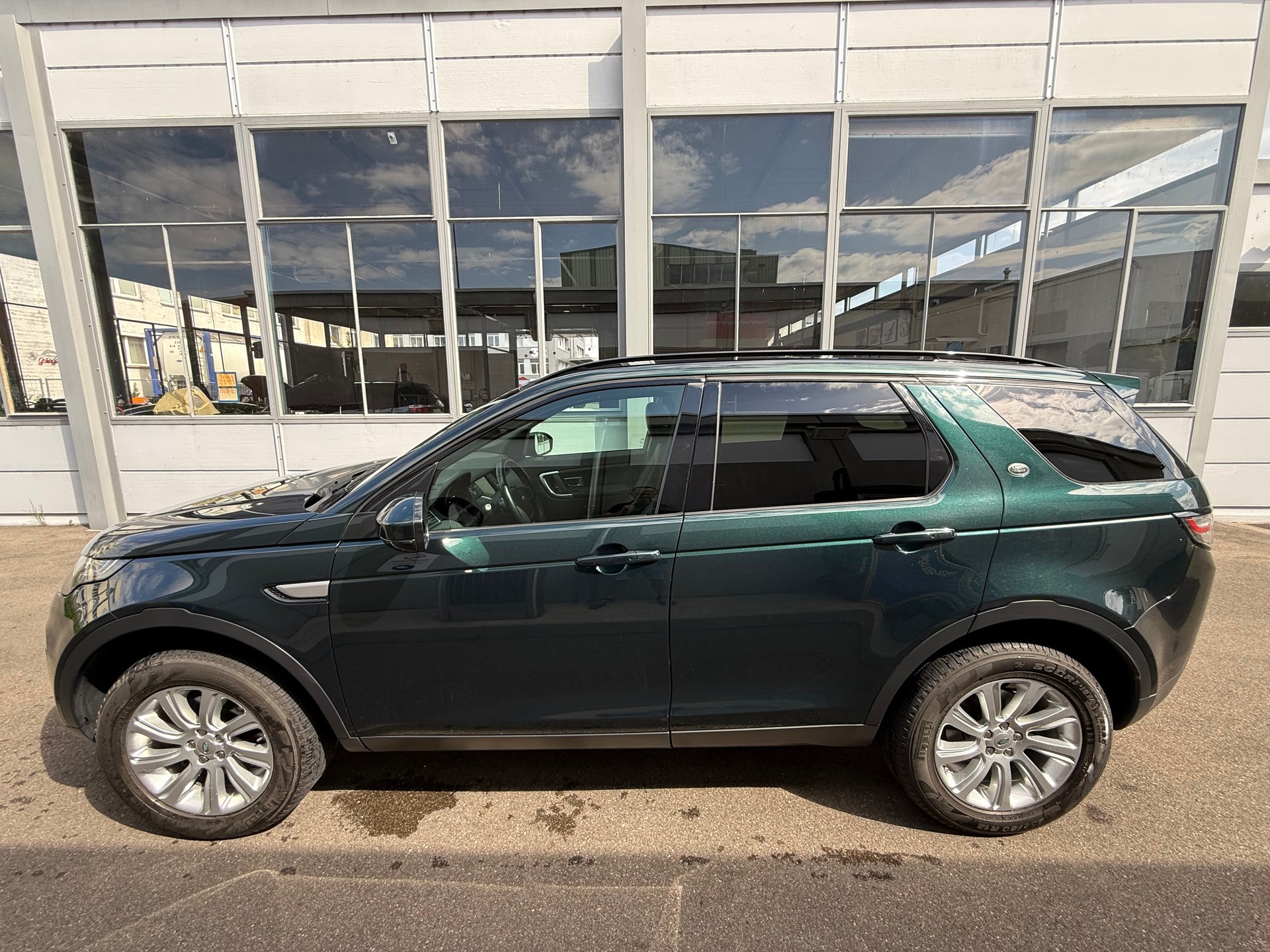 LAND ROVER Discovery Sport 2.0 Si4 HSE Luxury AT9 *Frisch ab MFK *Panoramaglasdach *Elekt. AHK 2000 KG *Spurwechsel Assistent *Keyless-image-6