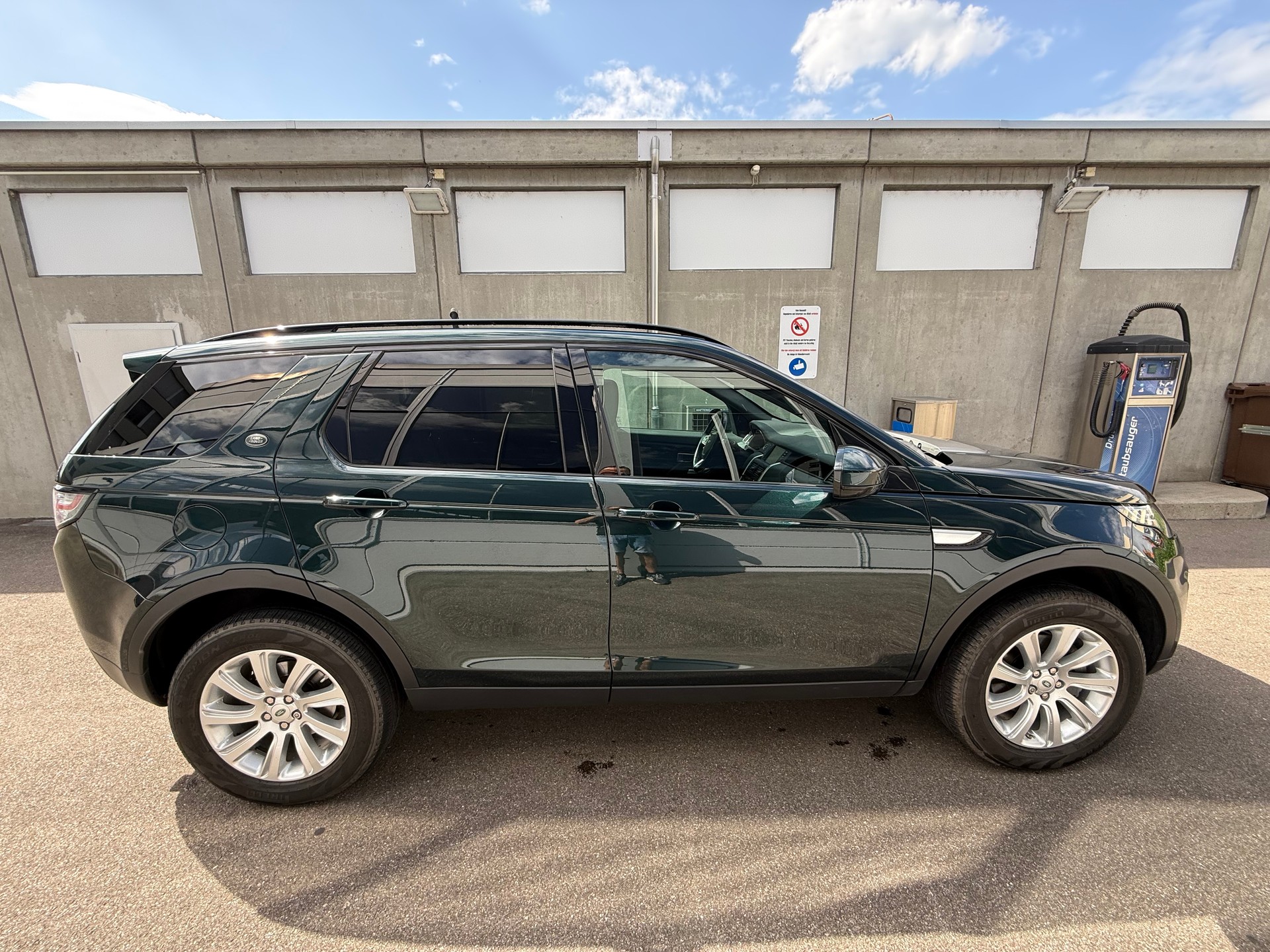 LAND ROVER Discovery Sport 2.0 Si4 HSE Luxury AT9 *Frisch ab MFK *Panoramaglasdach *Elekt. AHK 2000 KG *Spurwechsel Assistent *Keyless-image-2