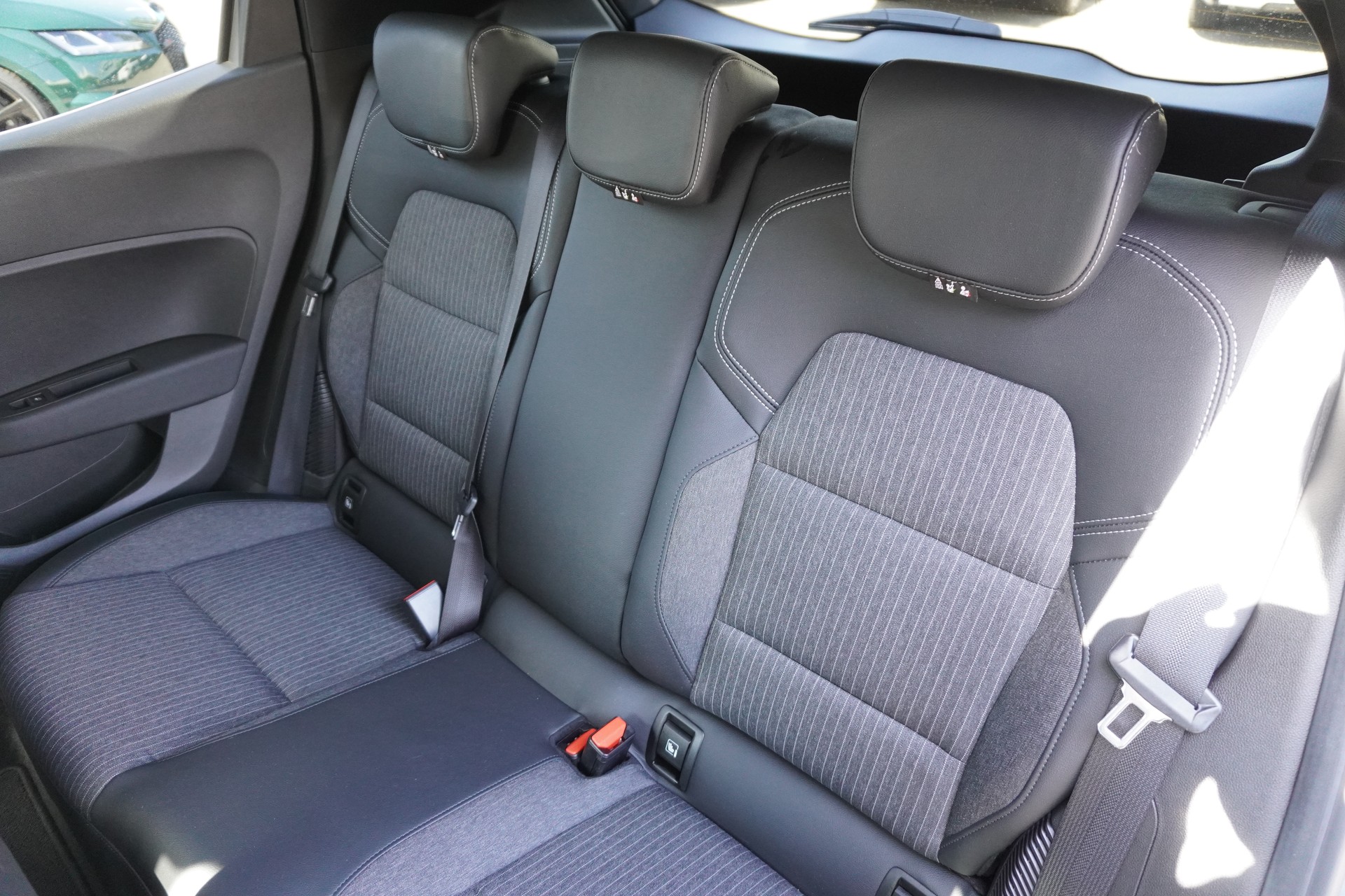 RENAULT Clio 1.6 E-Tech Techno-image-11