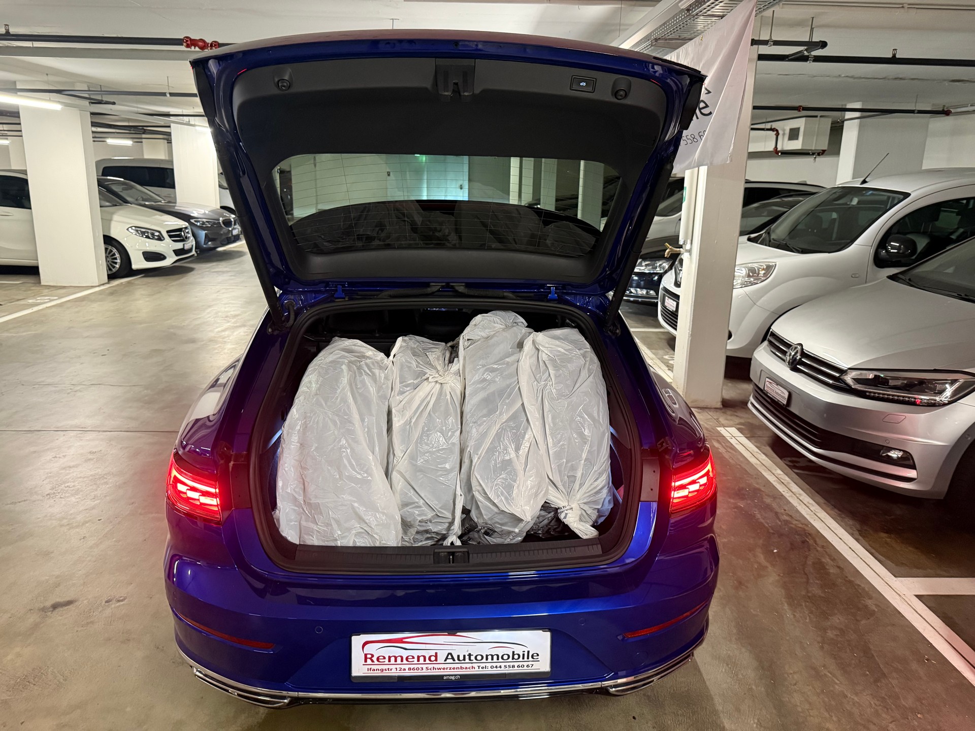 VW Arteon SB 2.0 TDI R-Line 4Motion DSG AHK, Panorama, Head-up-image-6