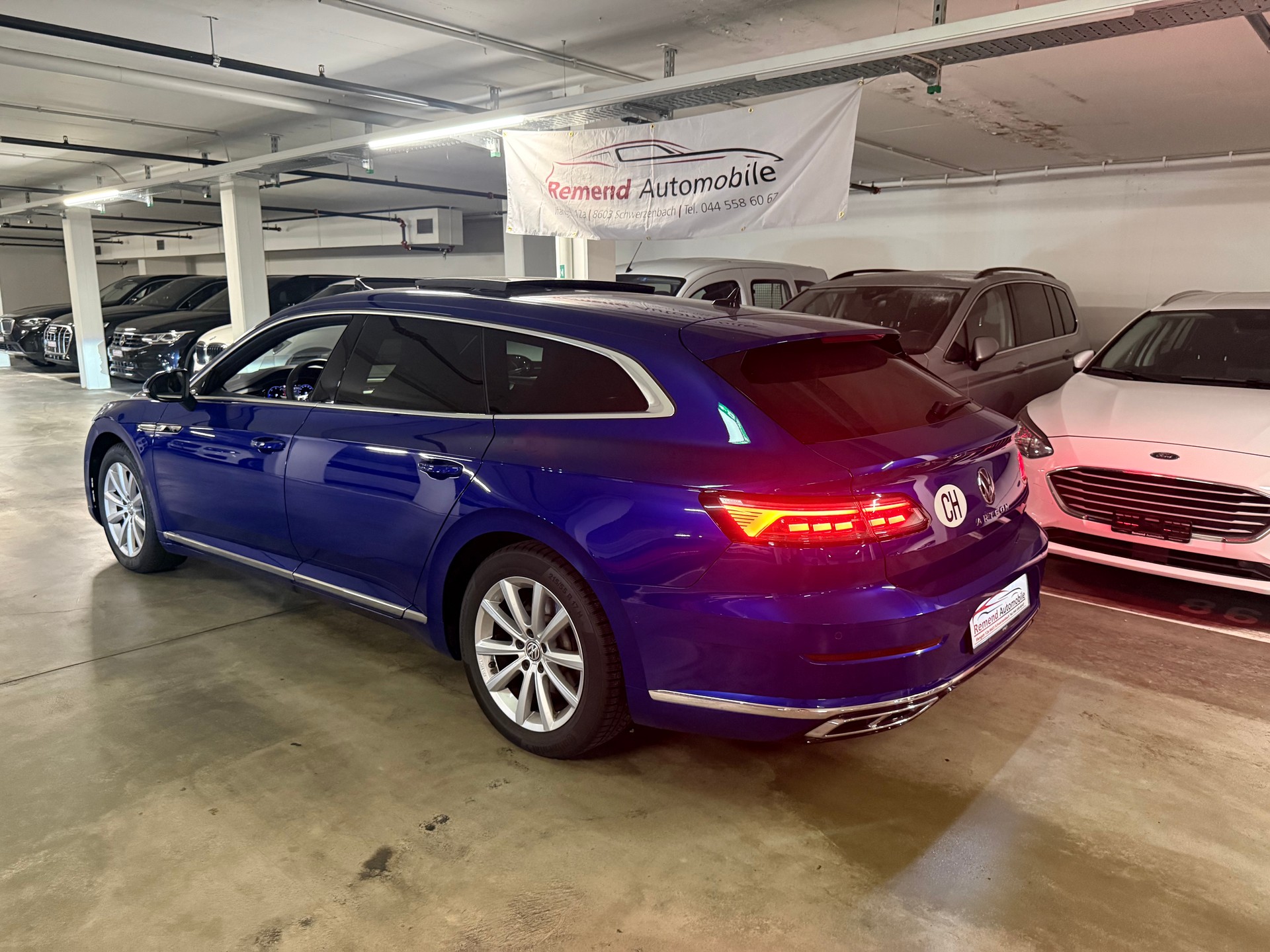 VW Arteon SB 2.0 TDI R-Line 4Motion DSG AHK, Panorama, Head-up-image-4