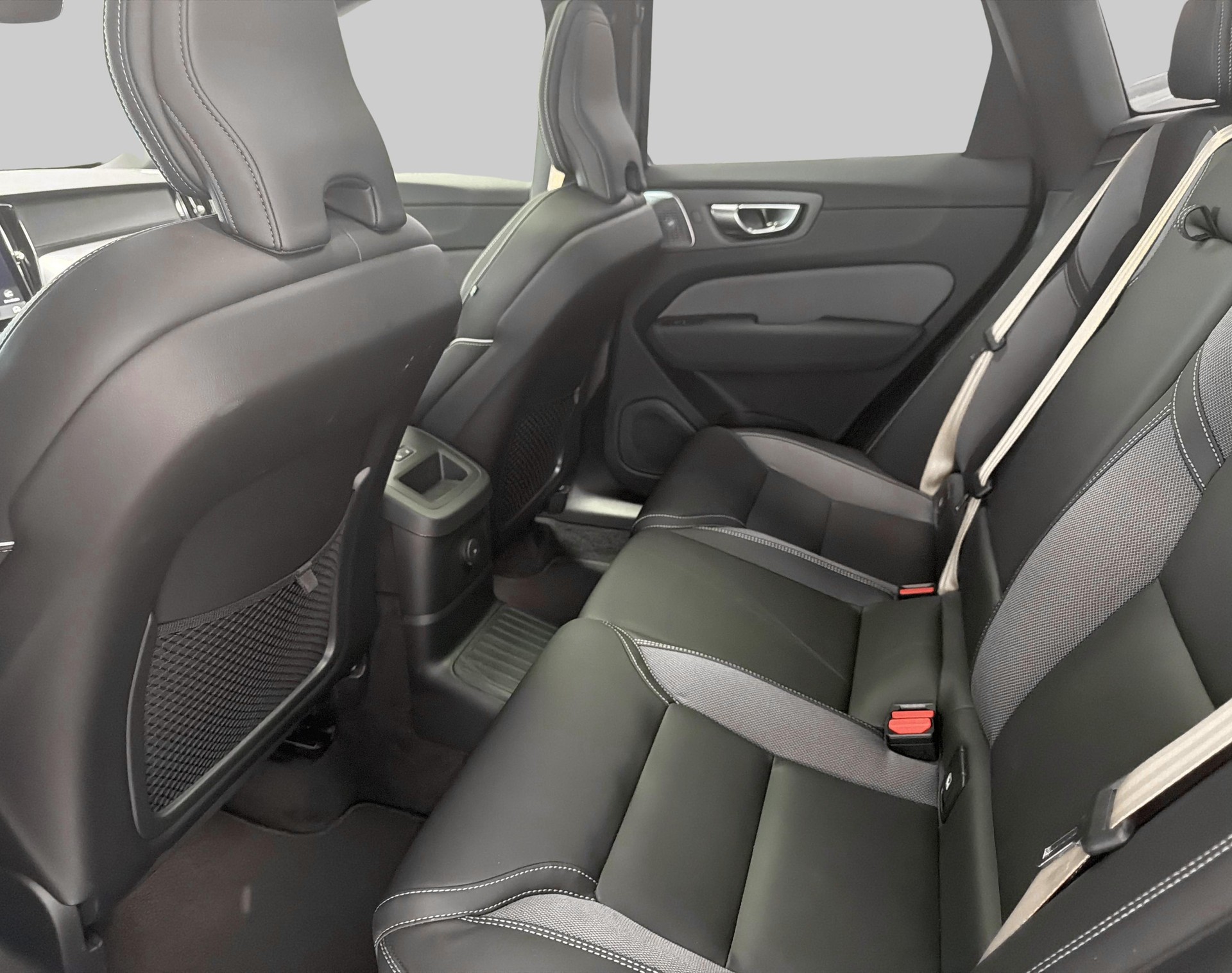 VOLVO XC60 2.0 T8 TE Polestar eAWD-image-9