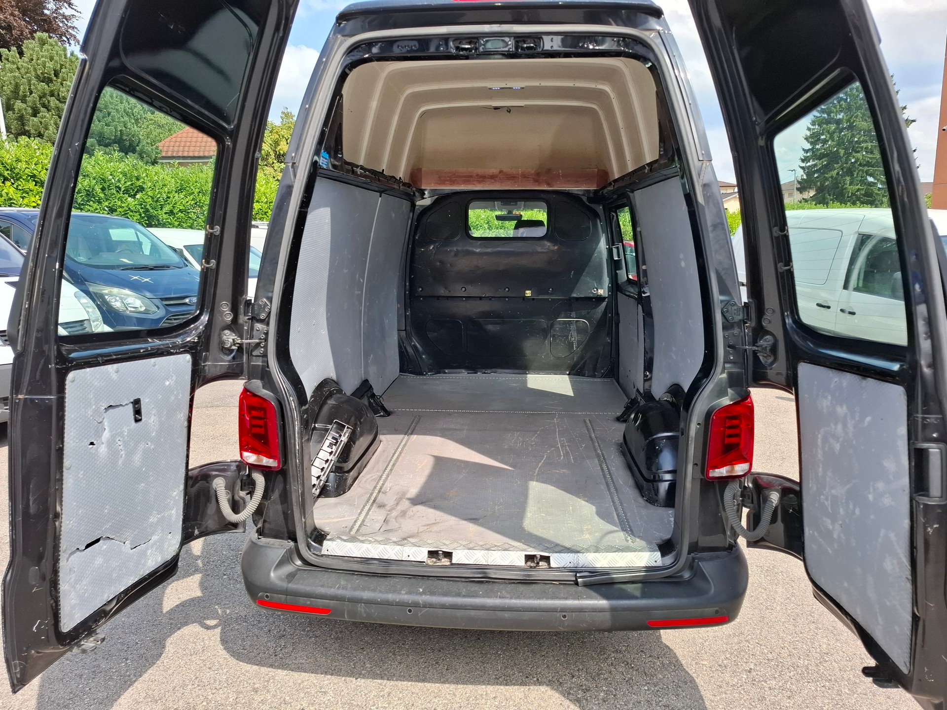 VW T6.1 2.0 TDI 4Motion DSG-image-11