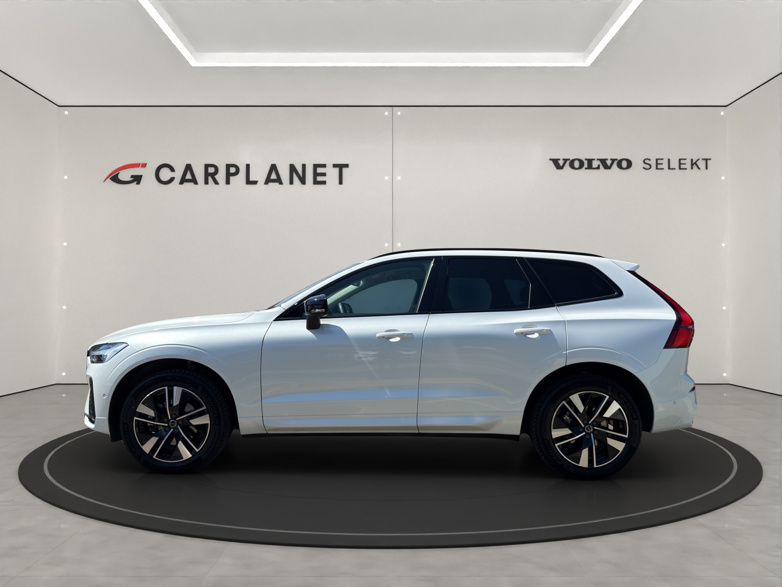 VOLVO XC60 2.0 B5 MH Plus Dark AWD-showroom-element-2