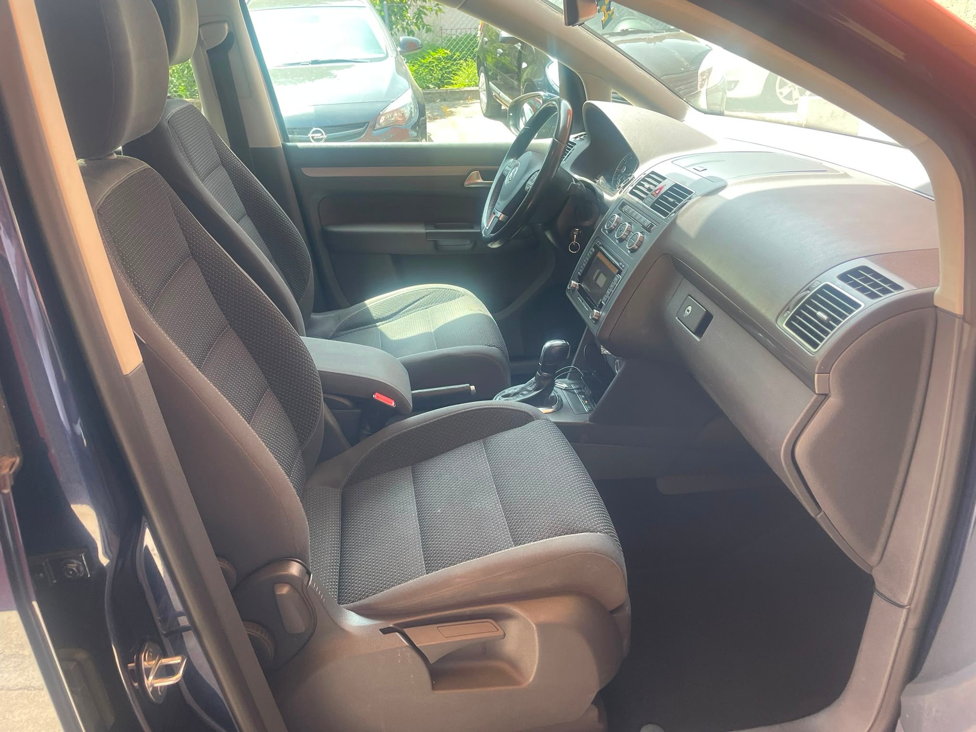 VW Touran 1.4 TSI Team DSG-image-4