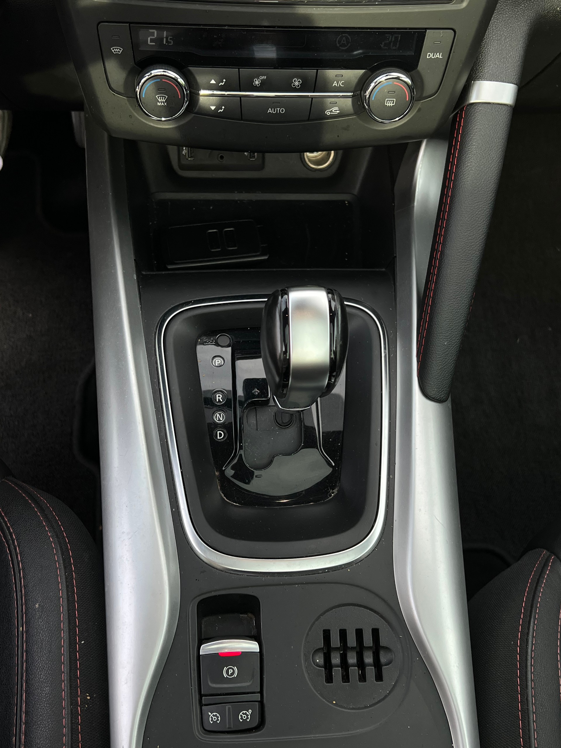 RENAULT Kadjar 1.2 16V Turbo Swiss Edition EDC-image-9