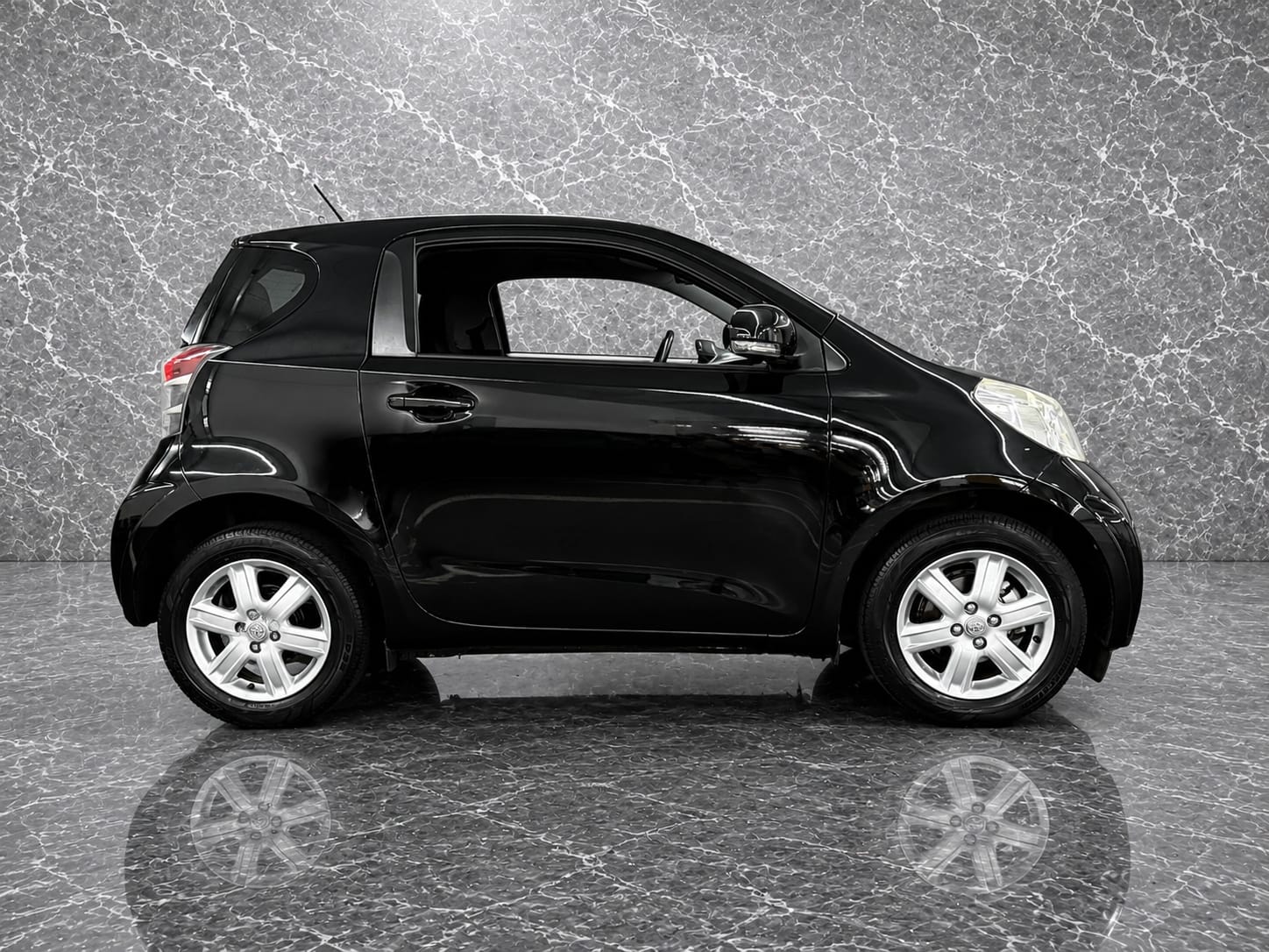 TOYOTA iQ2 1.0 VVT-i Multidrive-showroom-element-3