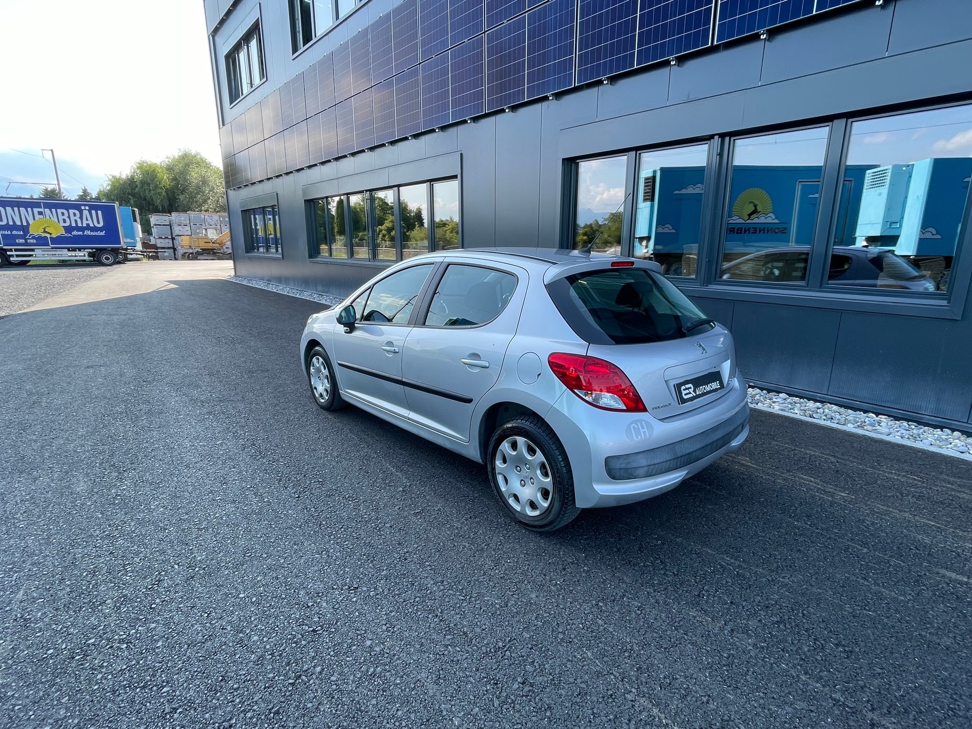 PEUGEOT 207 1.4 16V Trendy Clim-image-5