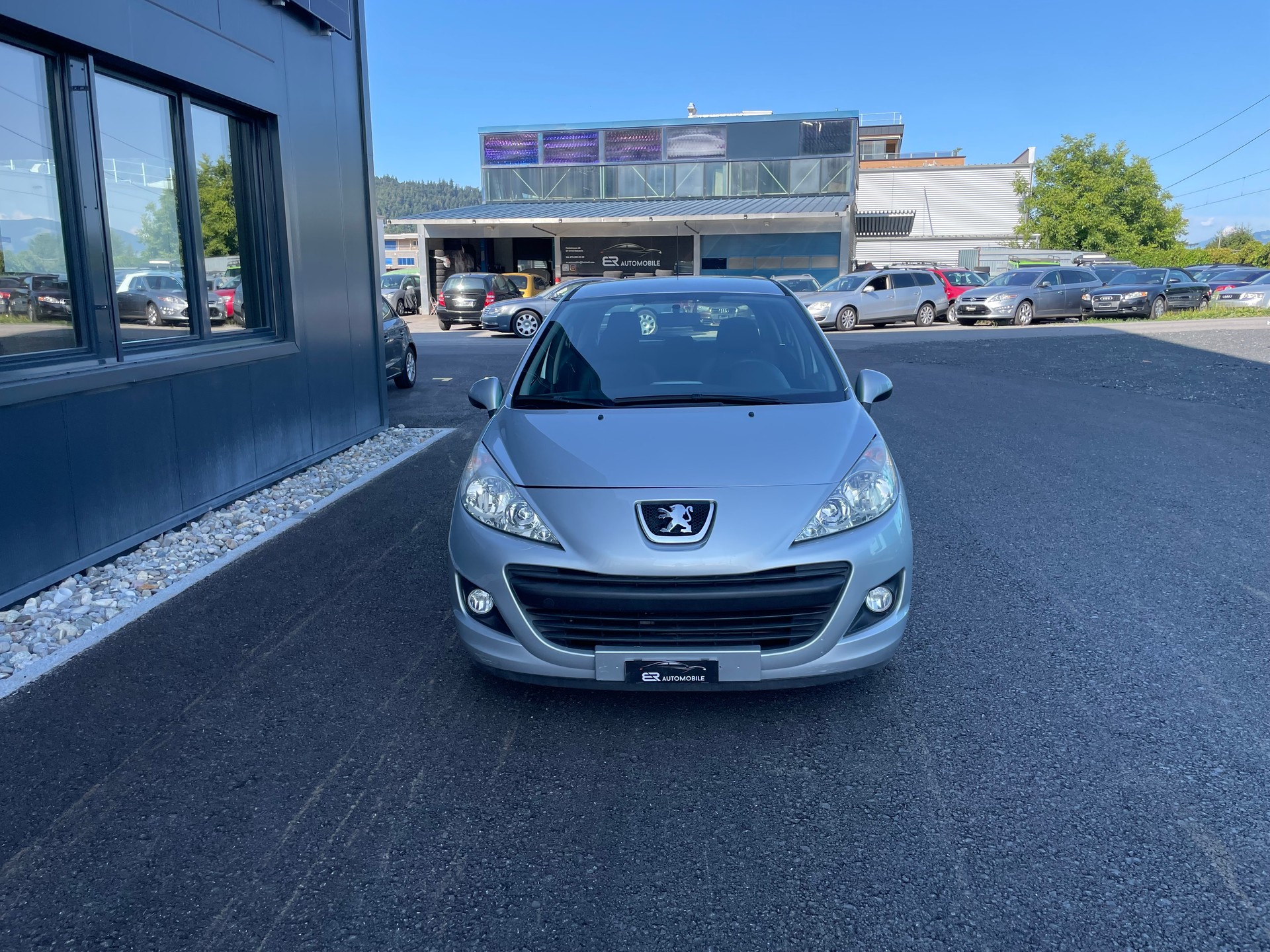 PEUGEOT 207 1.4 16V Trendy Clim-image-2