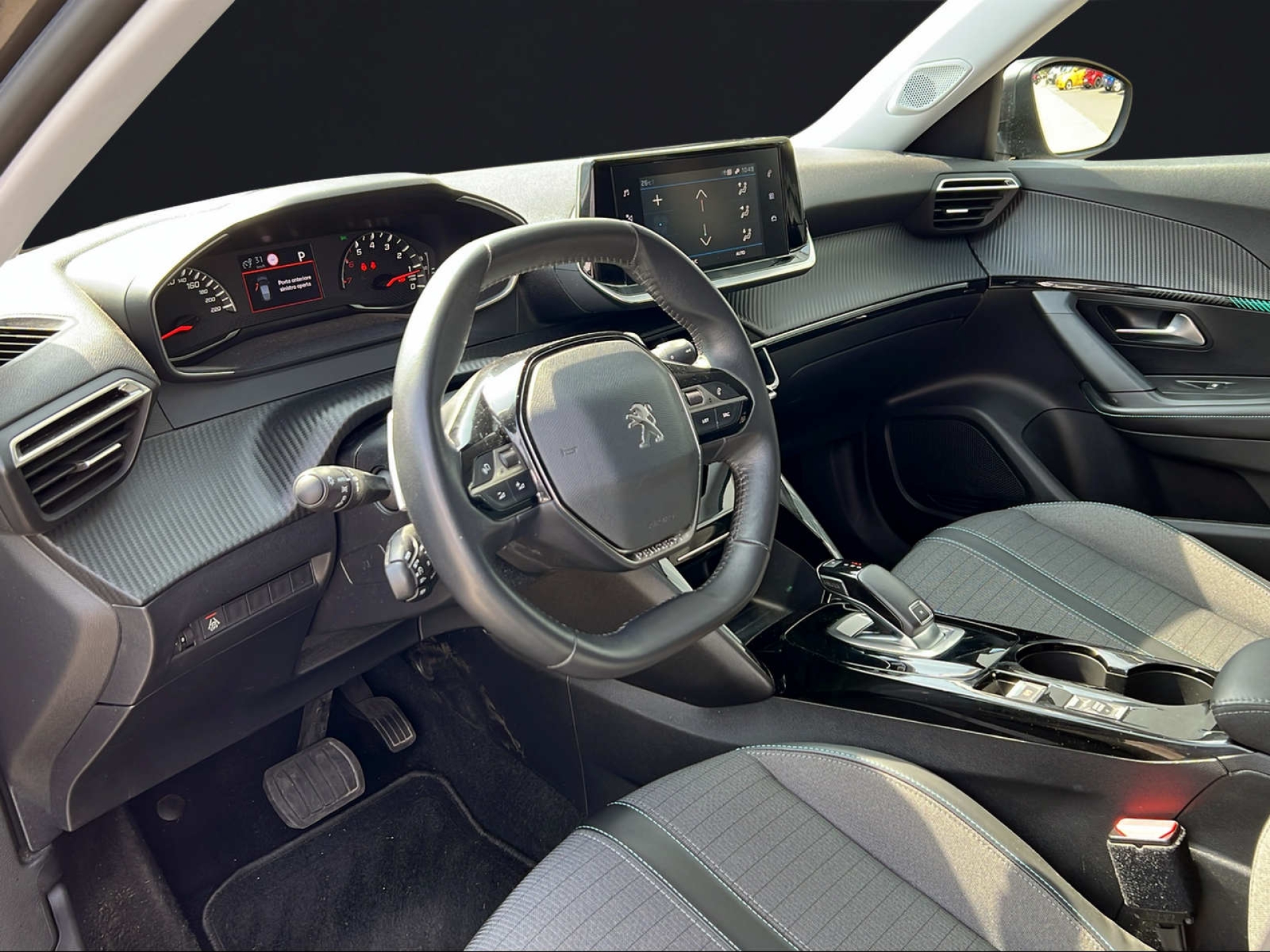 PEUGEOT 2008 1.2 PureTech Allure-image-5