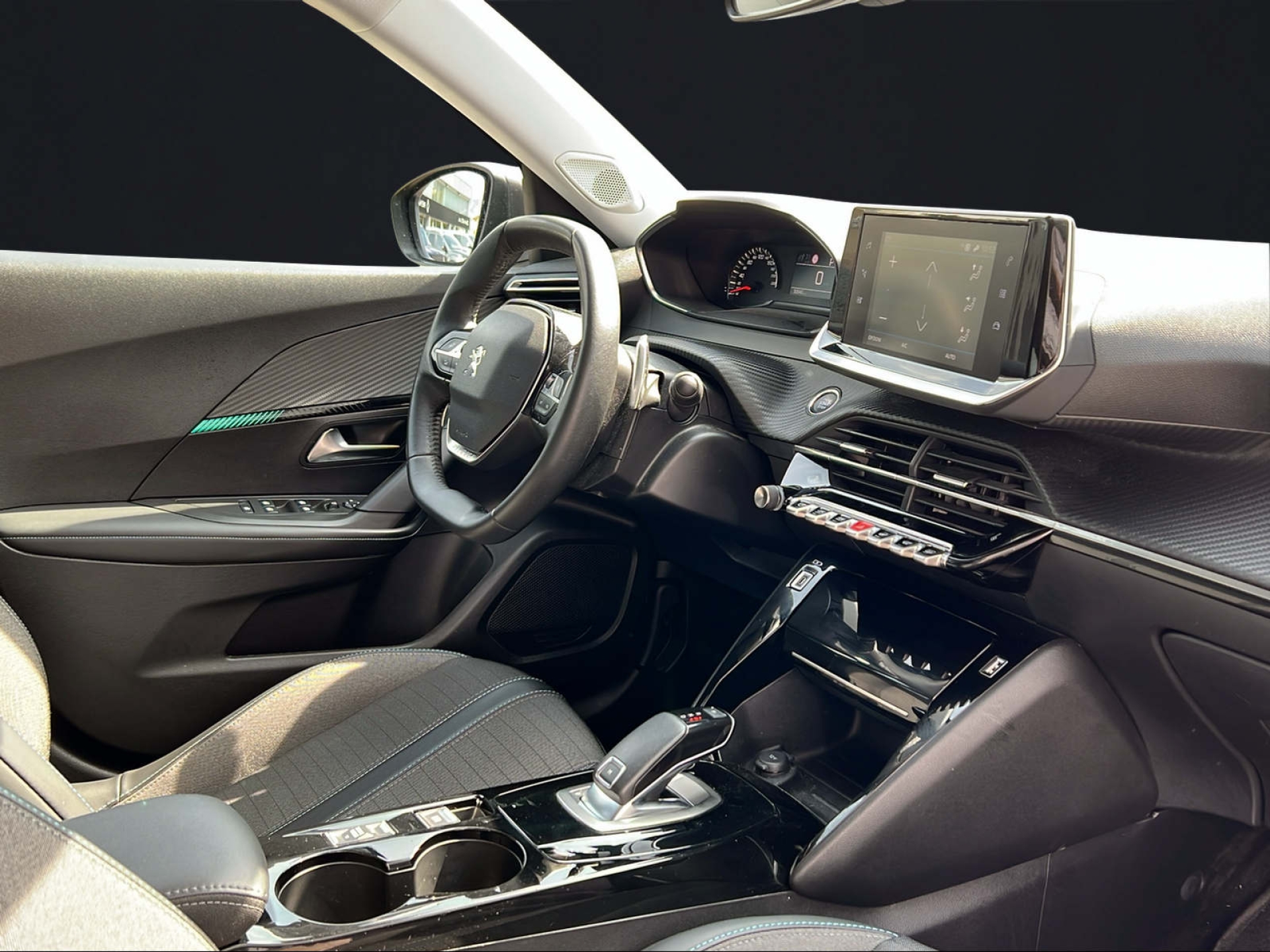 PEUGEOT 2008 1.2 PureTech Allure-image-8