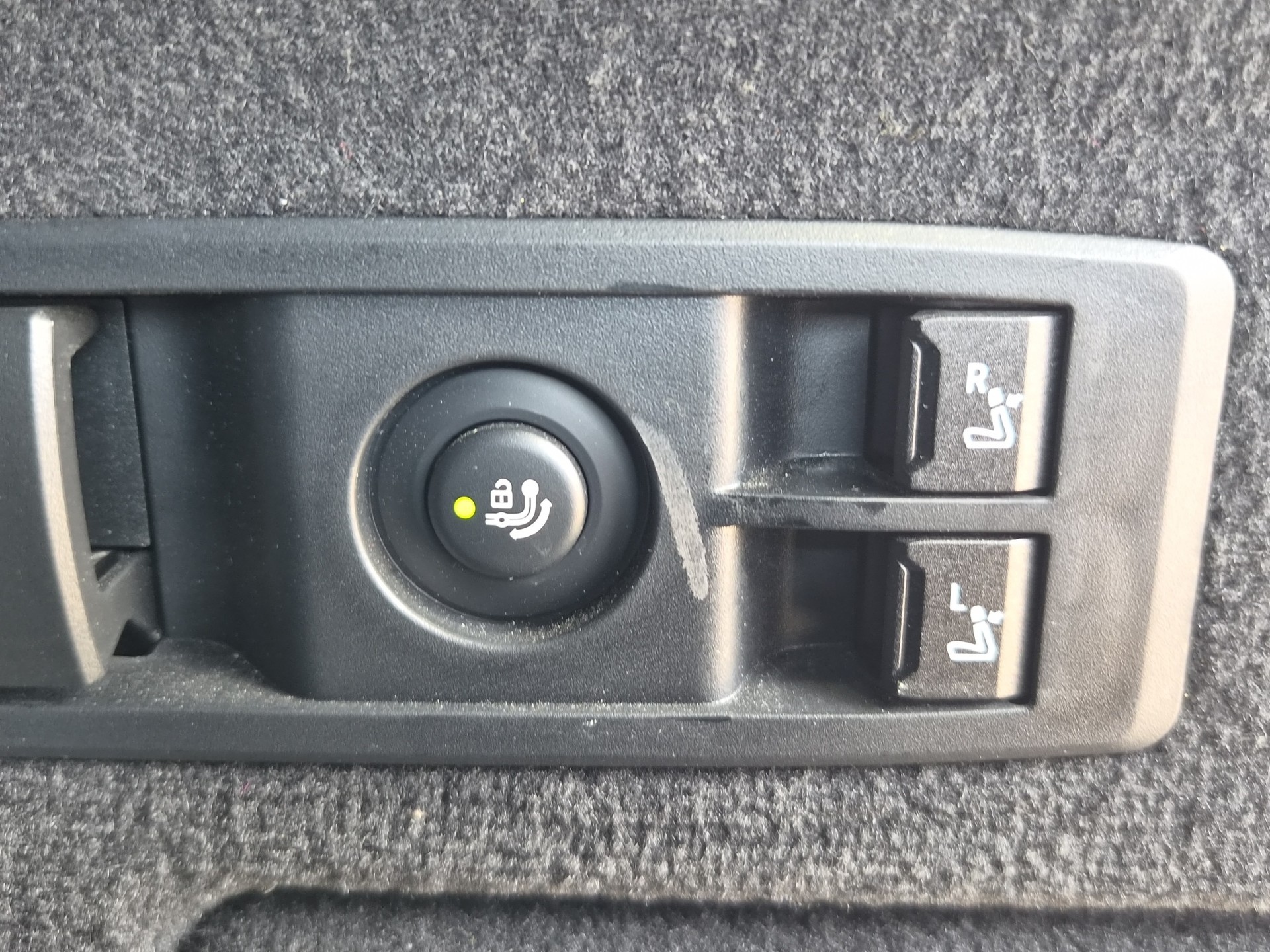 BMW iX xDrive50-image-24