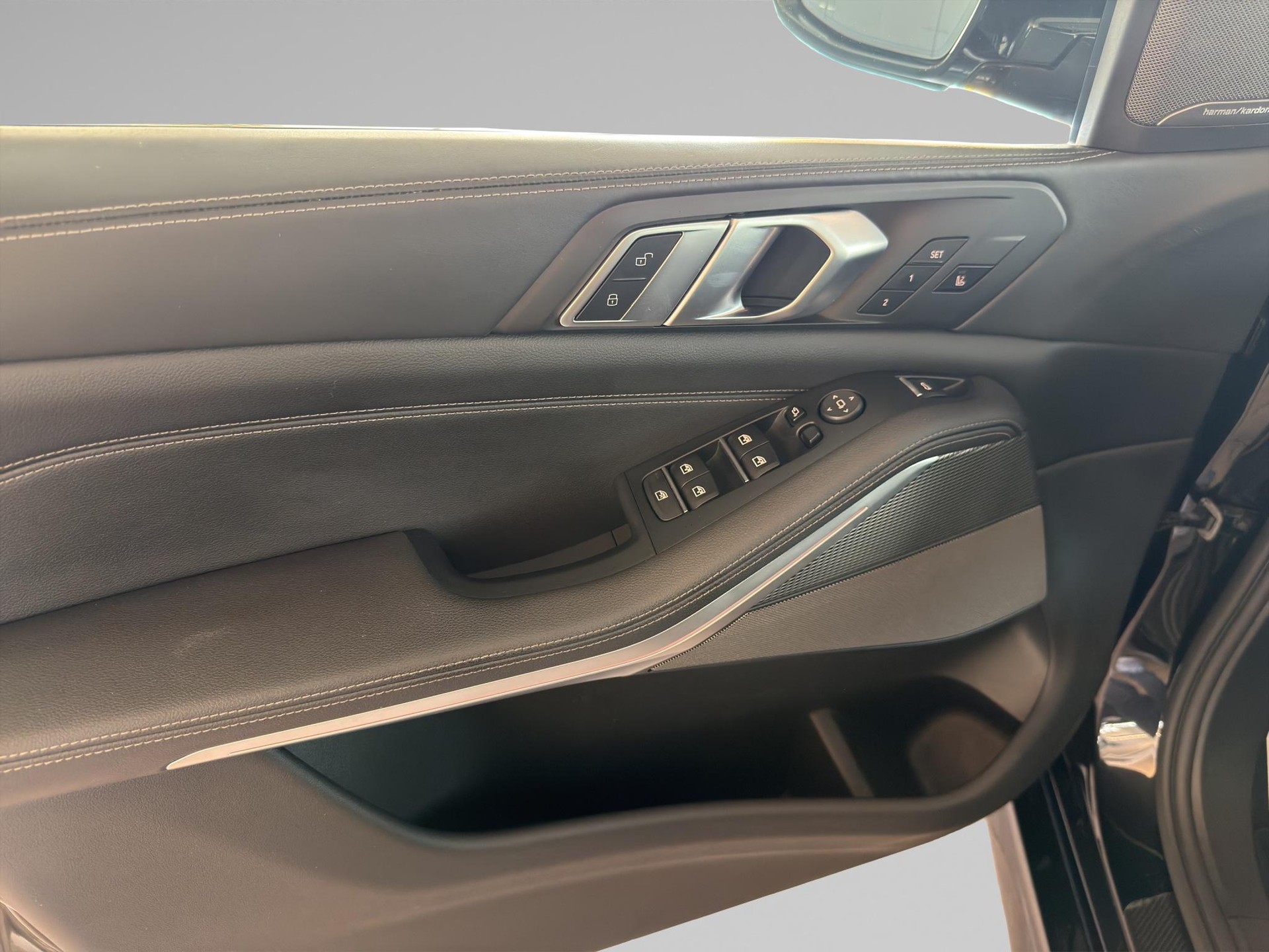 BMW X5 xDrive M50d-image-17