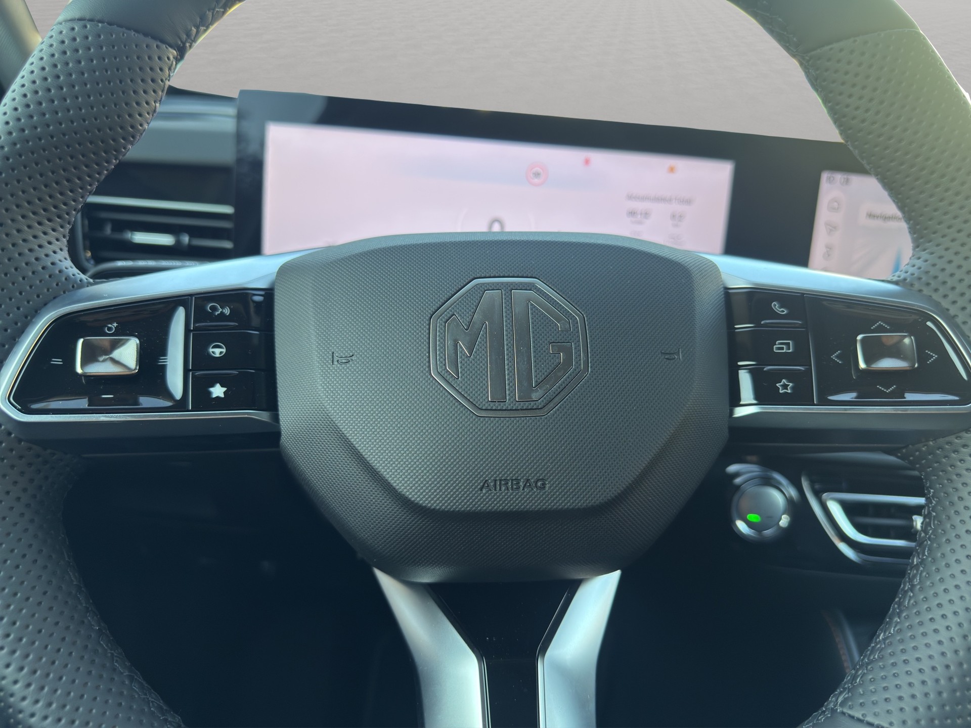 MG HS 1.5 T HEV Luxury-image-13