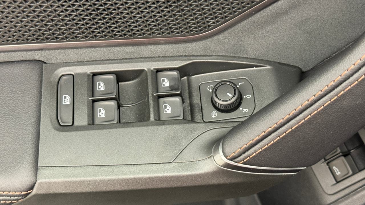 CUPRA Formentor 1.5 e-HYBRID pHEV VZ Black Edition-image-8