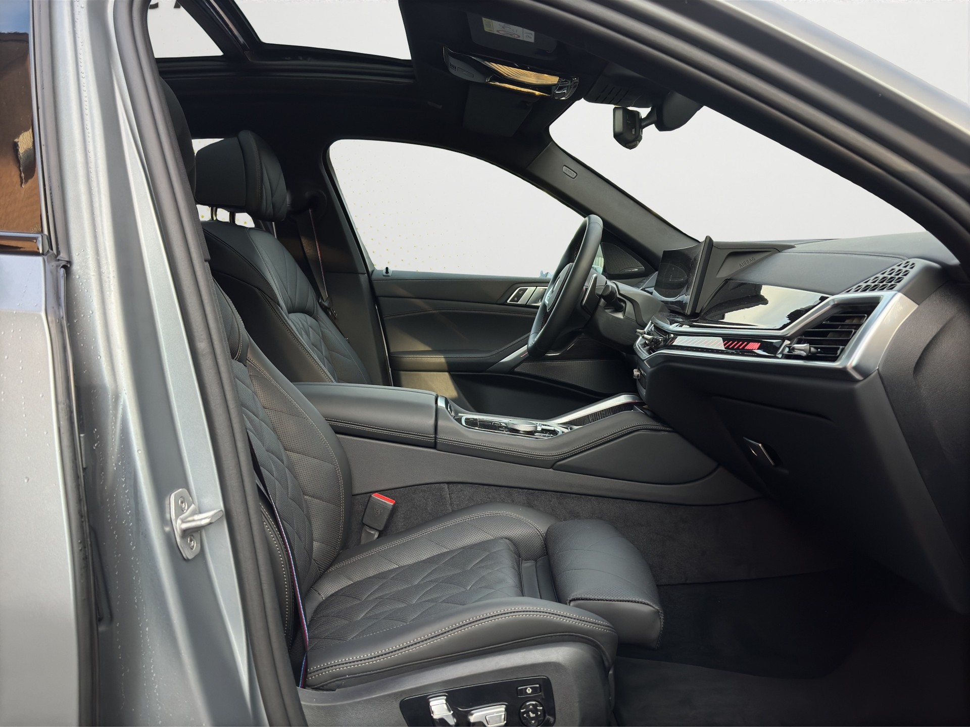 BMW X6 xDrive 48V M60i M Sport Pro (CH) INDIVIDUAL FACELIFT SOMMERAKTION!-image-12