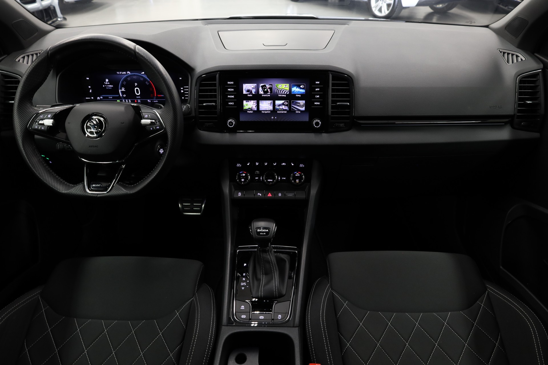 SKODA Karoq 2.0 TSI SportLine 4x4 DSG-image-13