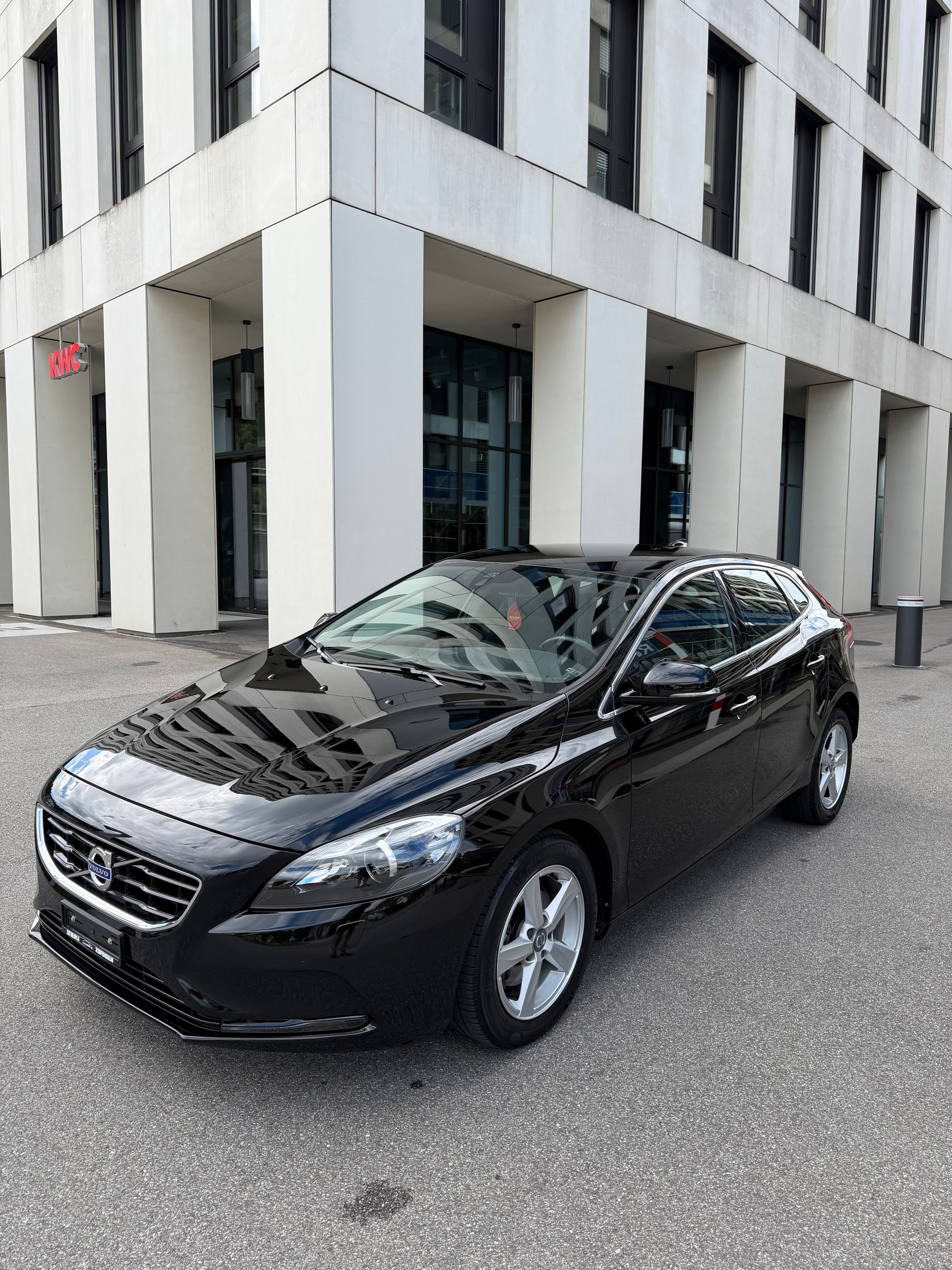 VOLVO V40 D2 Powershift-showroom-element-1