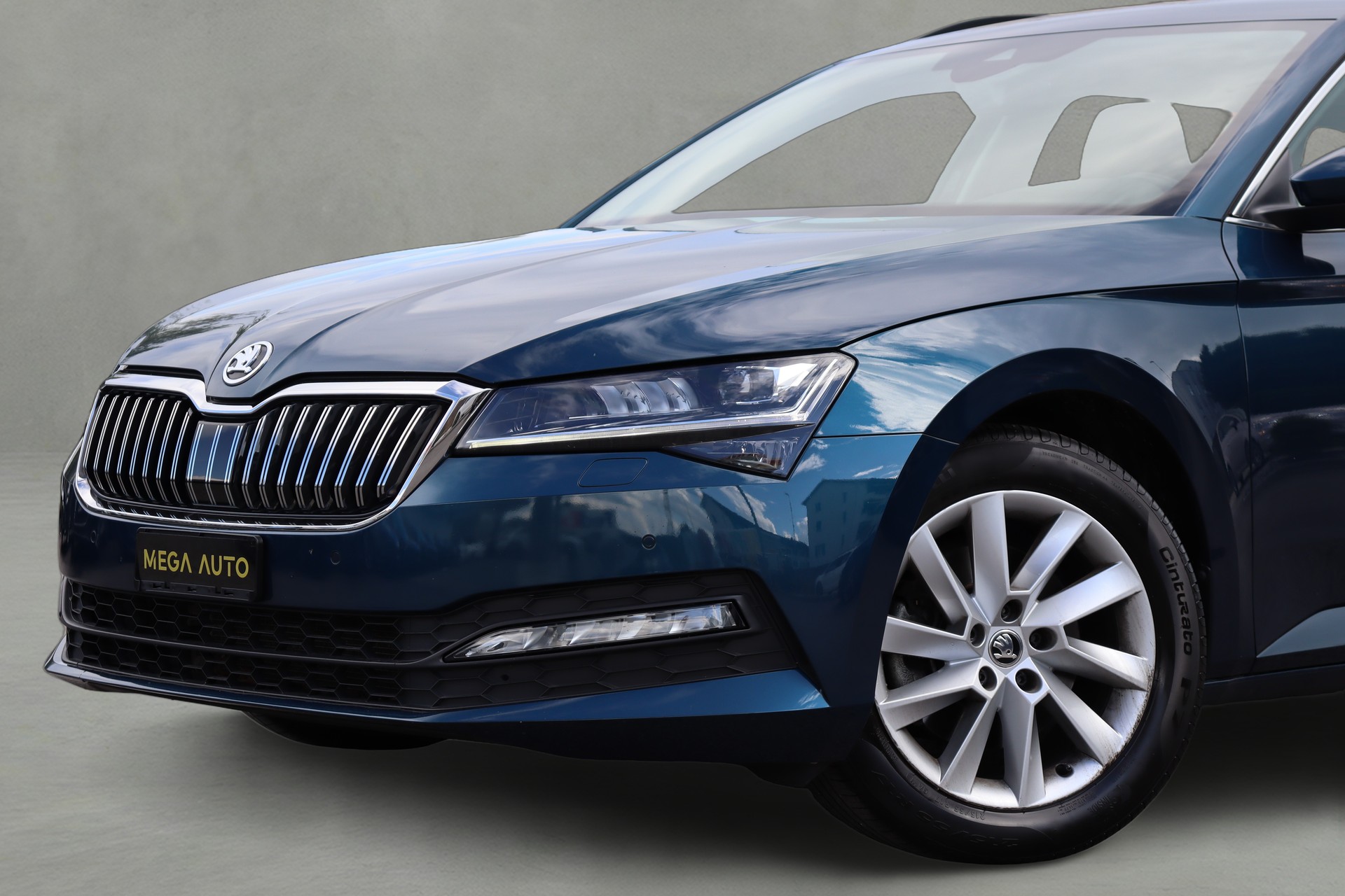 SKODA Superb Combi 2.0 TDi Ambition DSG-showroom-element-1