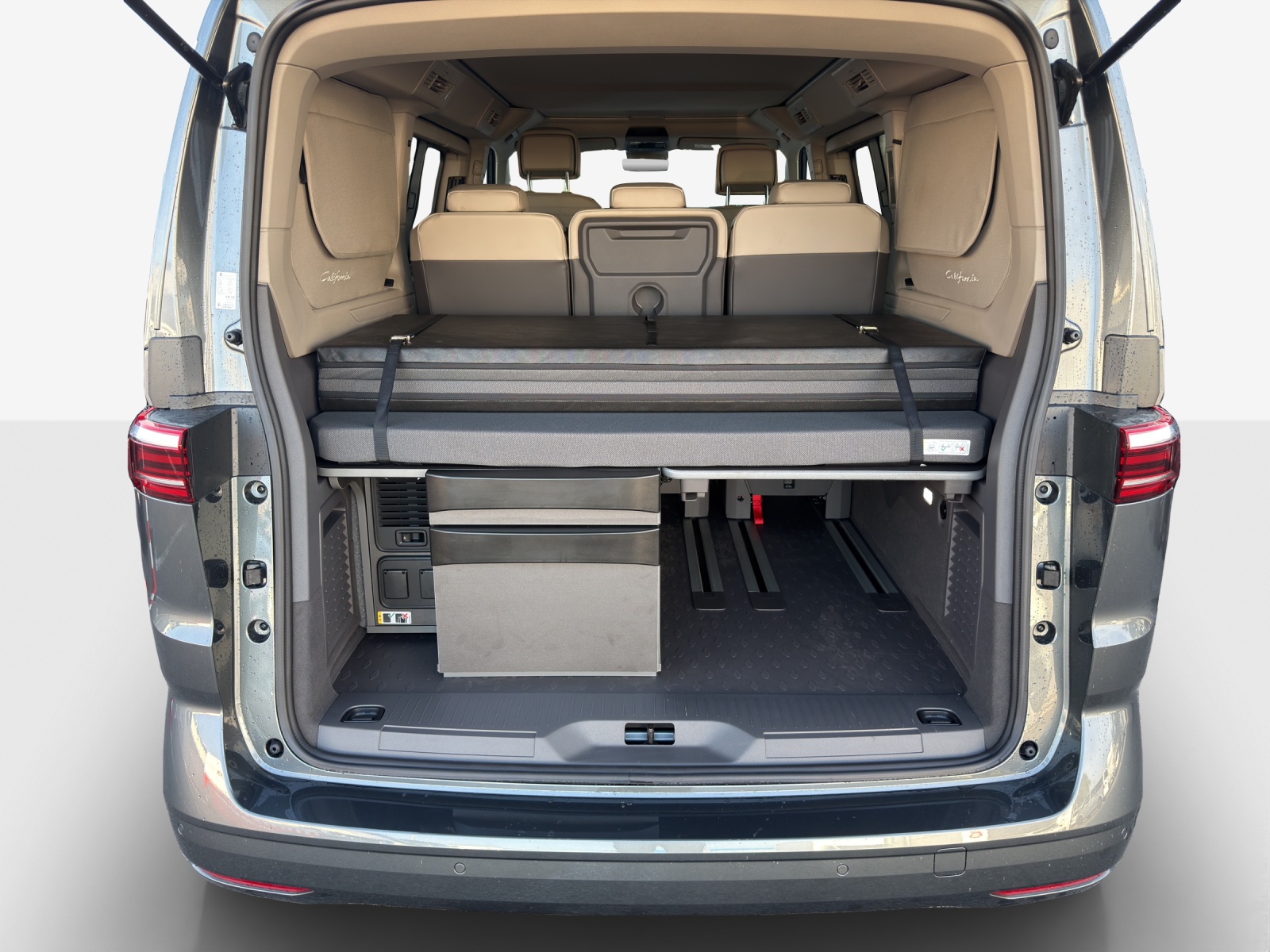 VW California 2.0 TDI Beach Tour-image-12