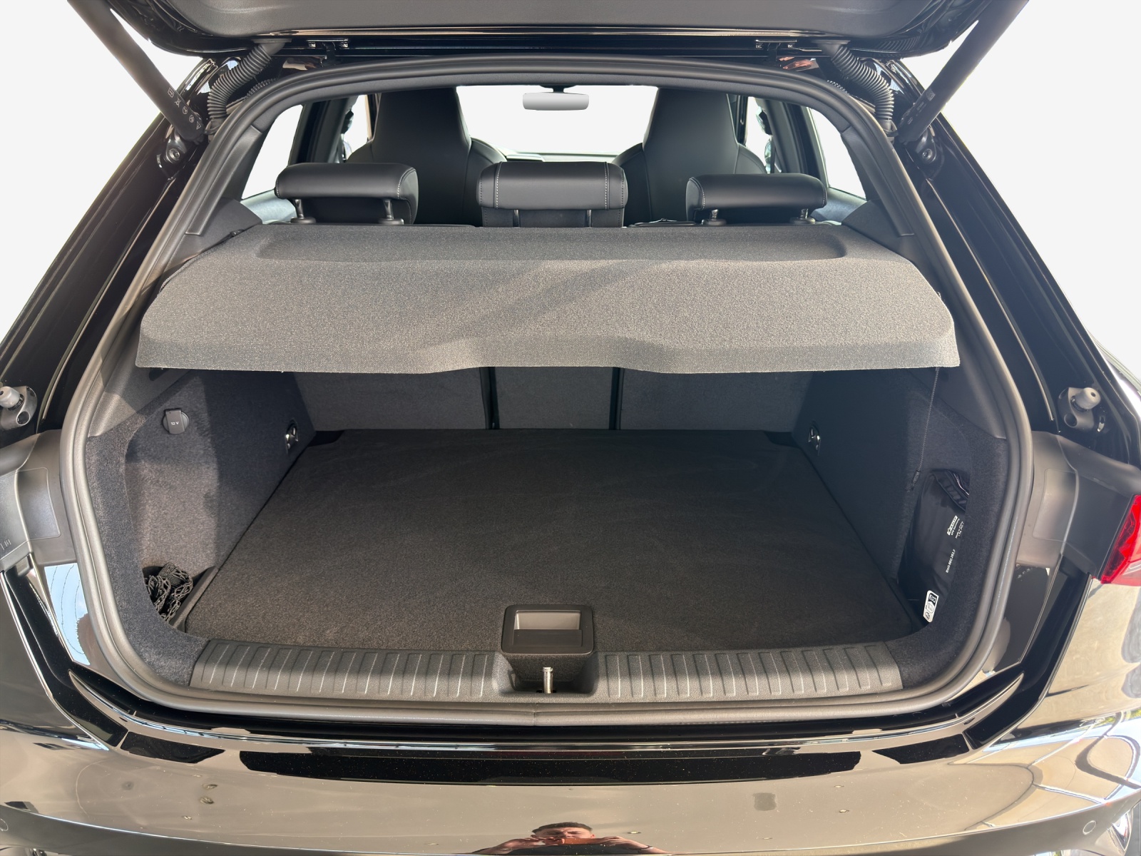 AUDI A3 Sportback TFSI e 200 kW S line Attraction S tronic-image-12