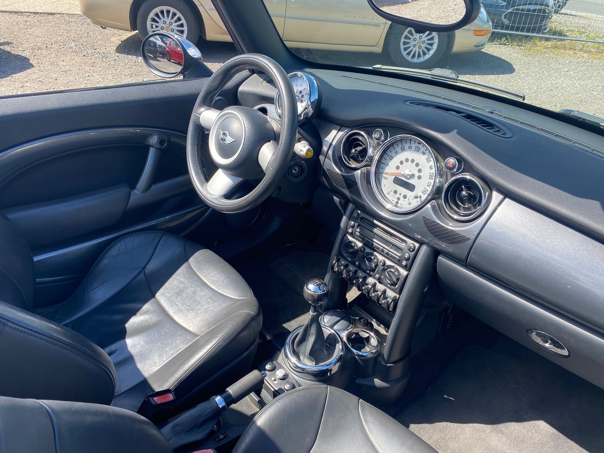 MINI Cooper Cabriolet-image-9