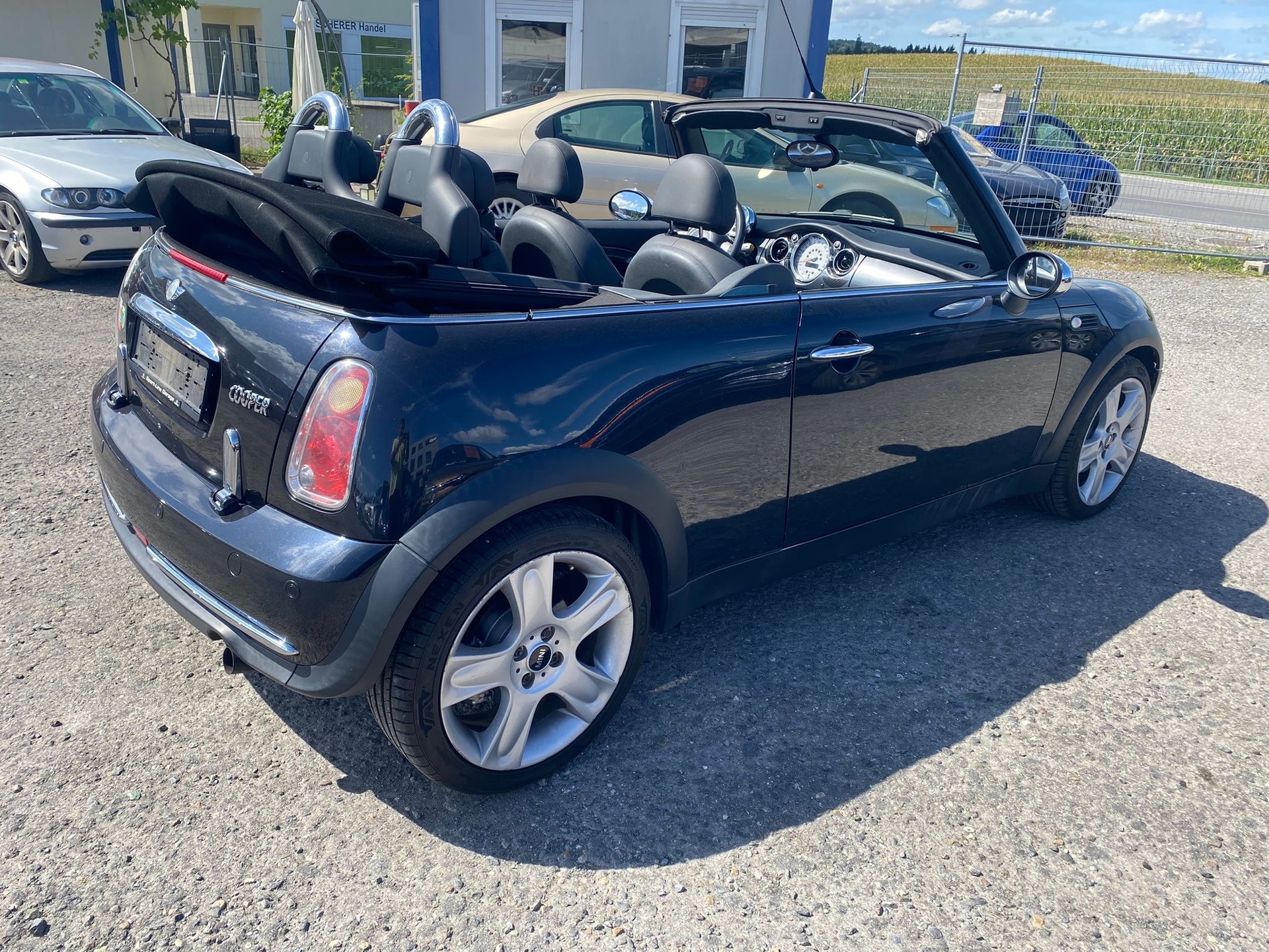 MINI Cooper Cabriolet-image-4