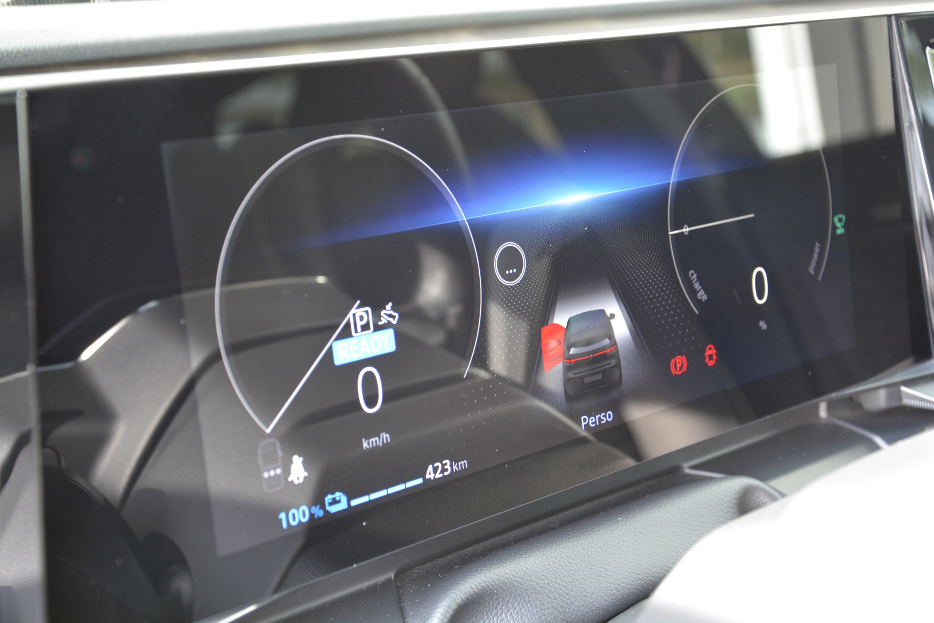 RENAULT Megane-image-9