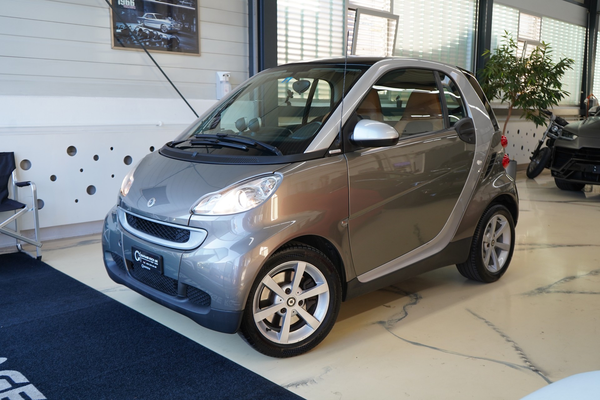 SMART fortwo limited one softouch-showroom-element-1