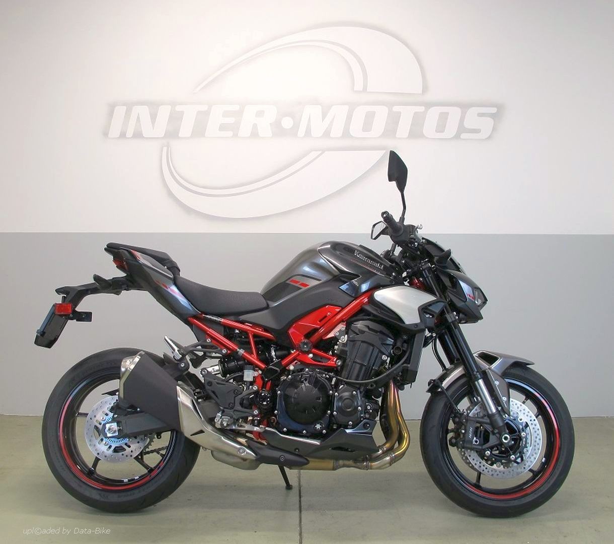 KAWASAKI Z900-image-0