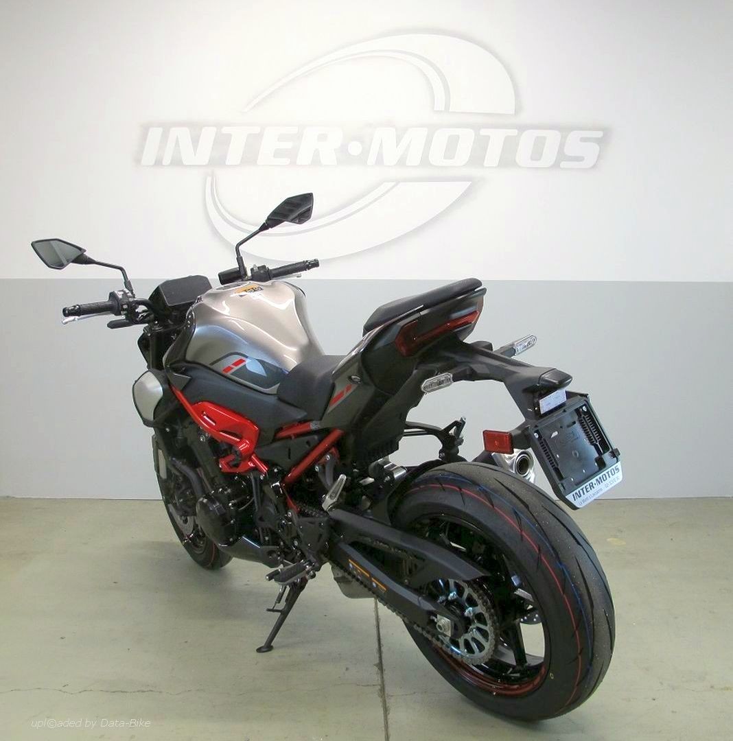 KAWASAKI Z900-image-4