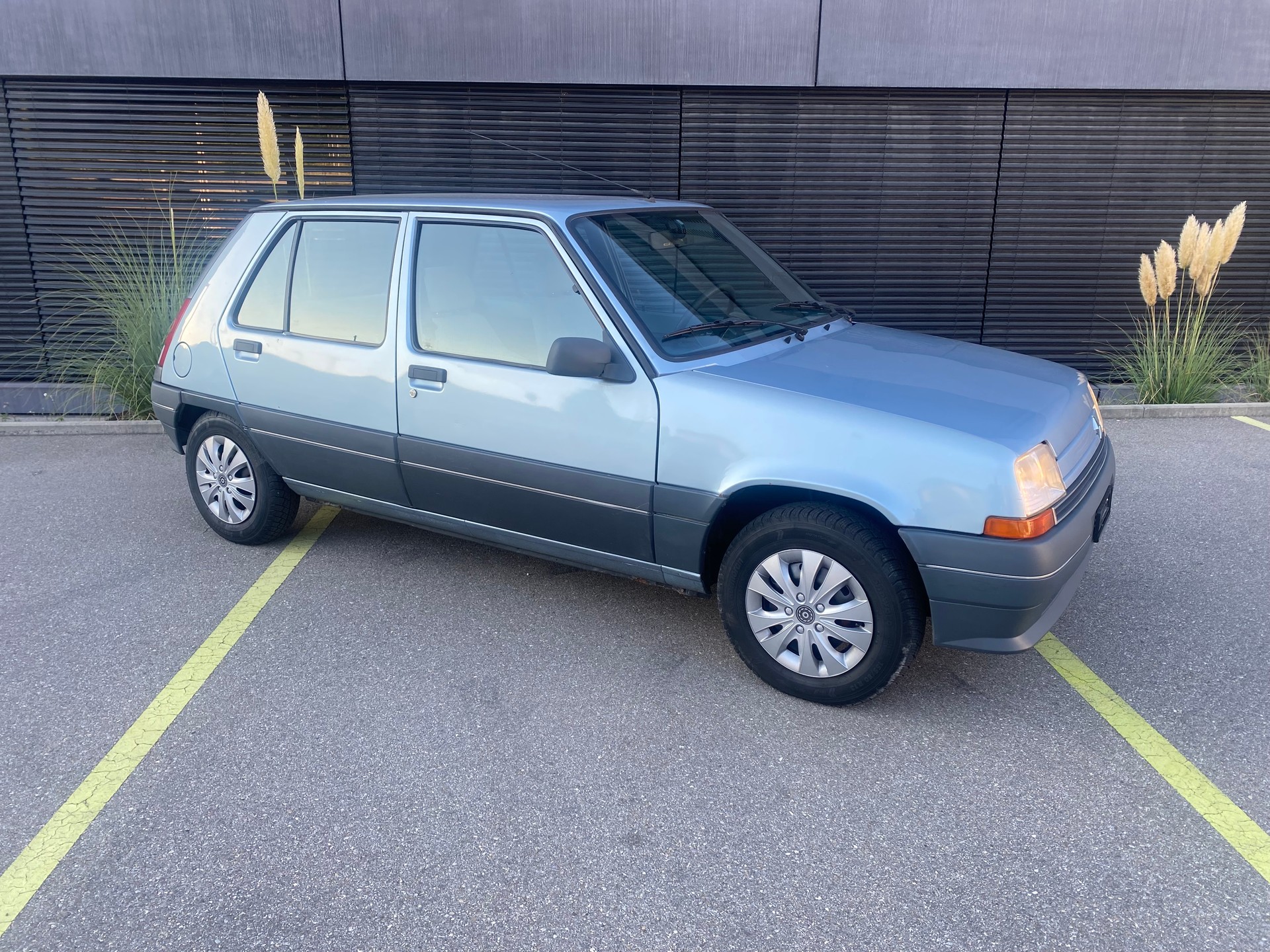 RENAULT R5-image-4