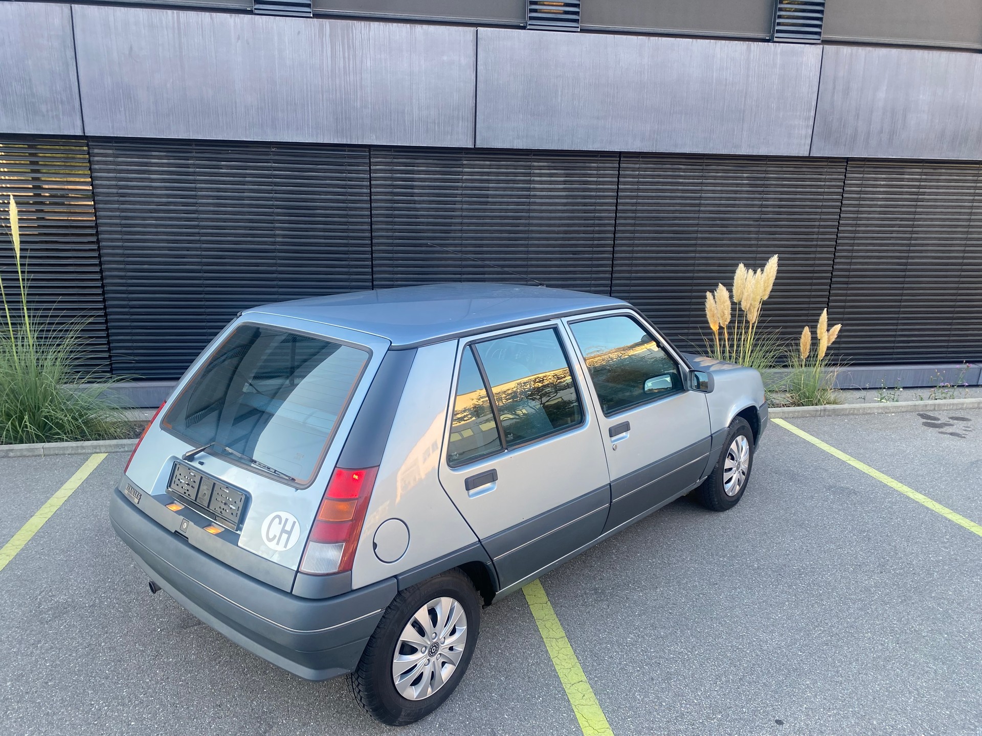 RENAULT R5-image-6