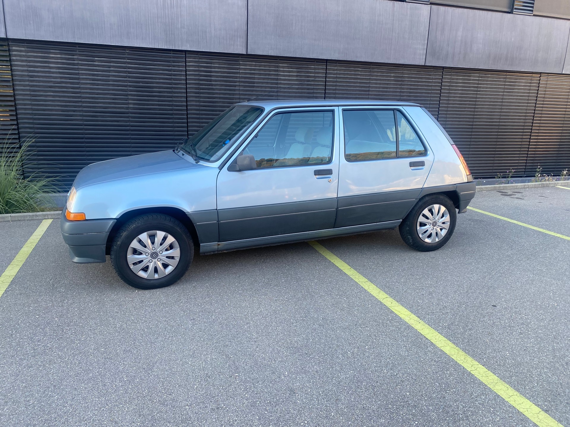 RENAULT R5-image-1