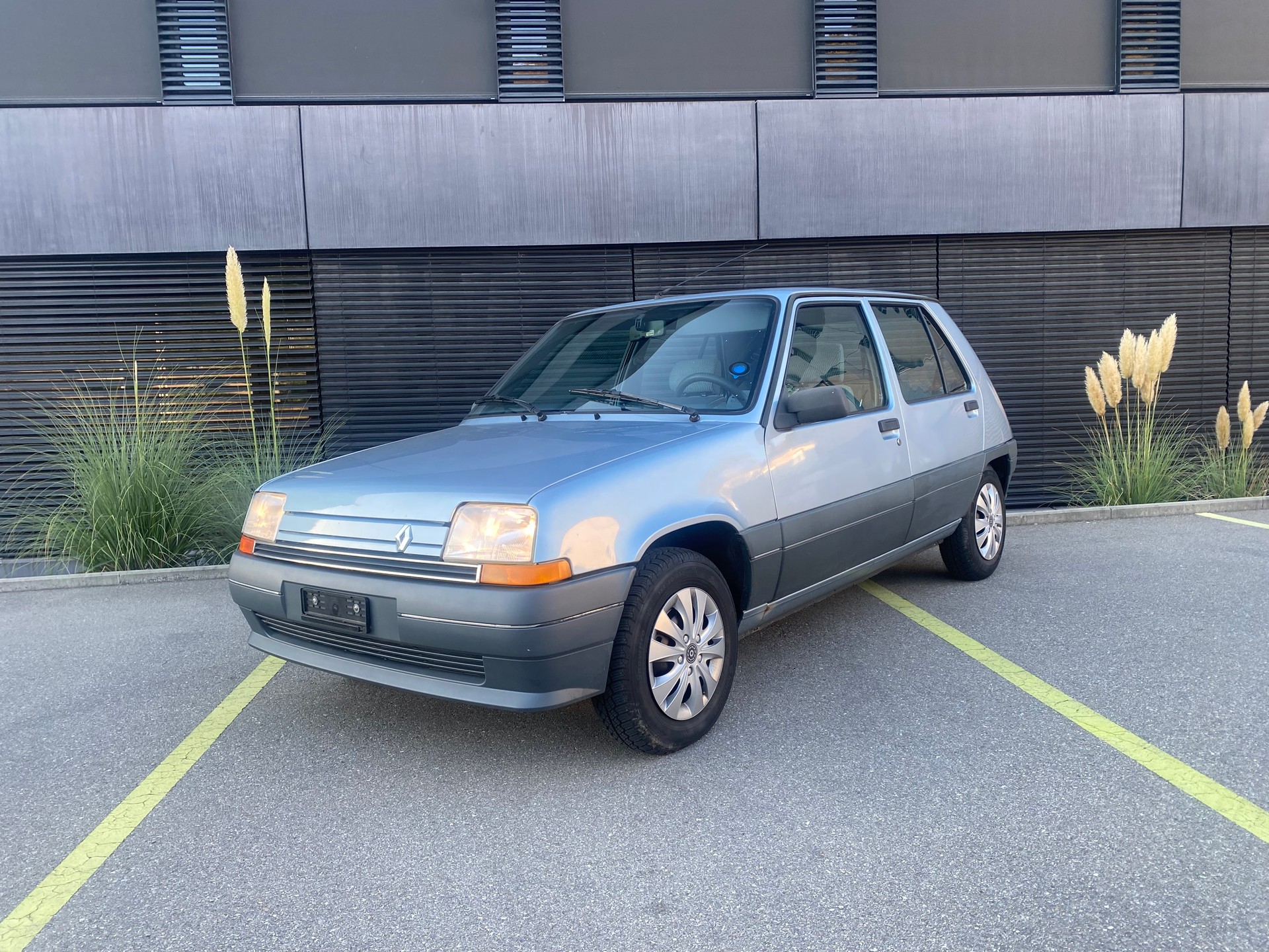RENAULT R5