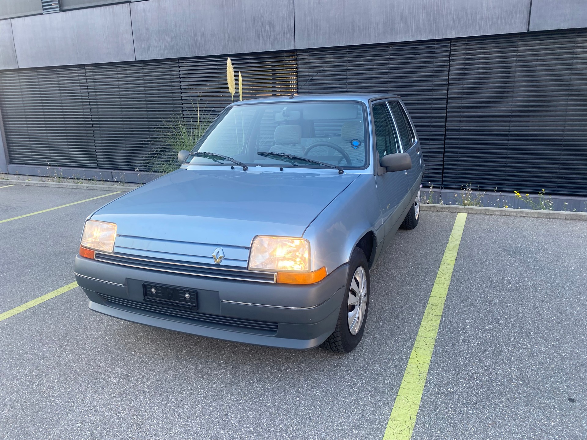 RENAULT R5-image-2