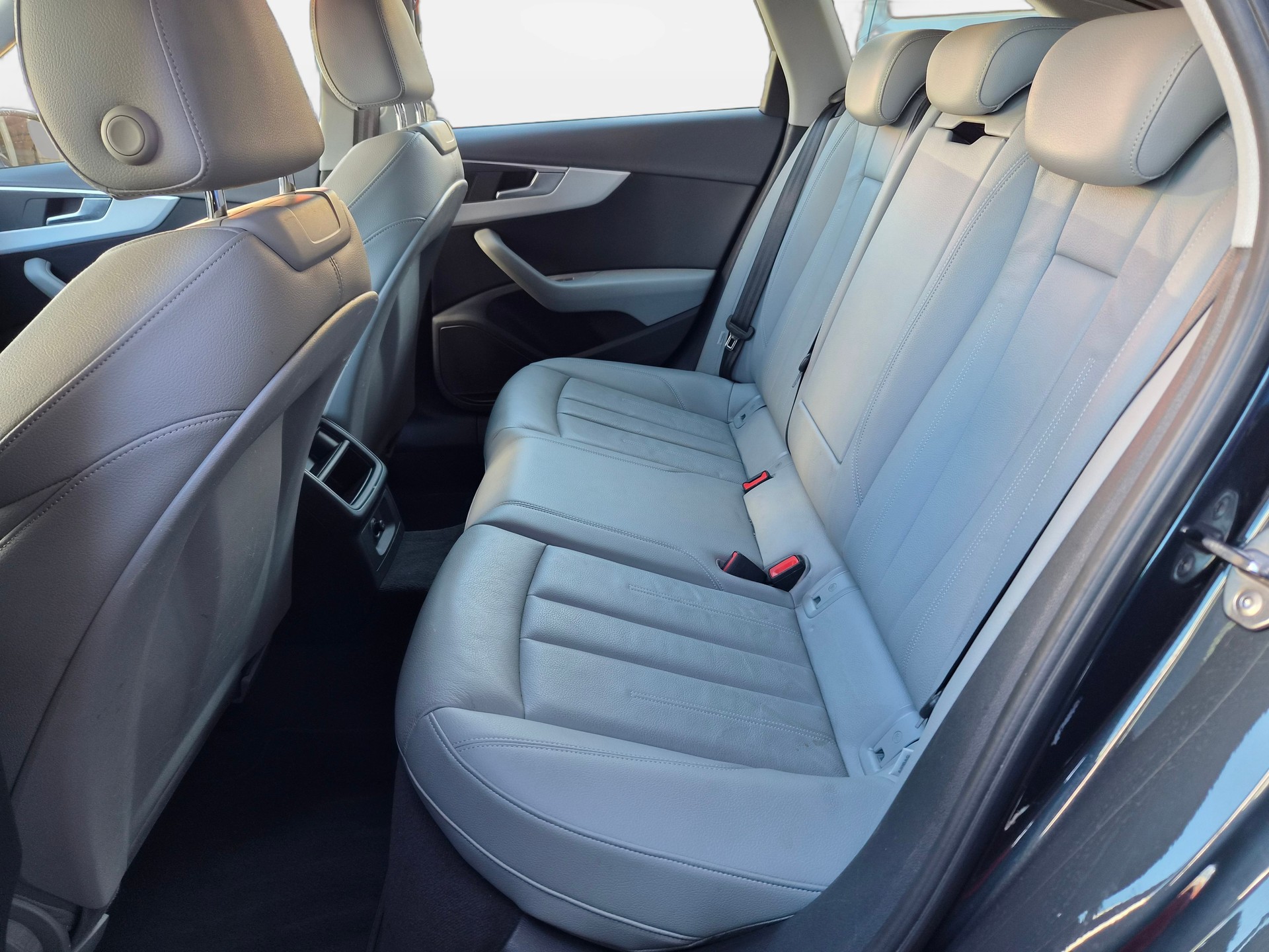 AUDI A4 Avant 2.0 TDI quattro S-tronic-image-9