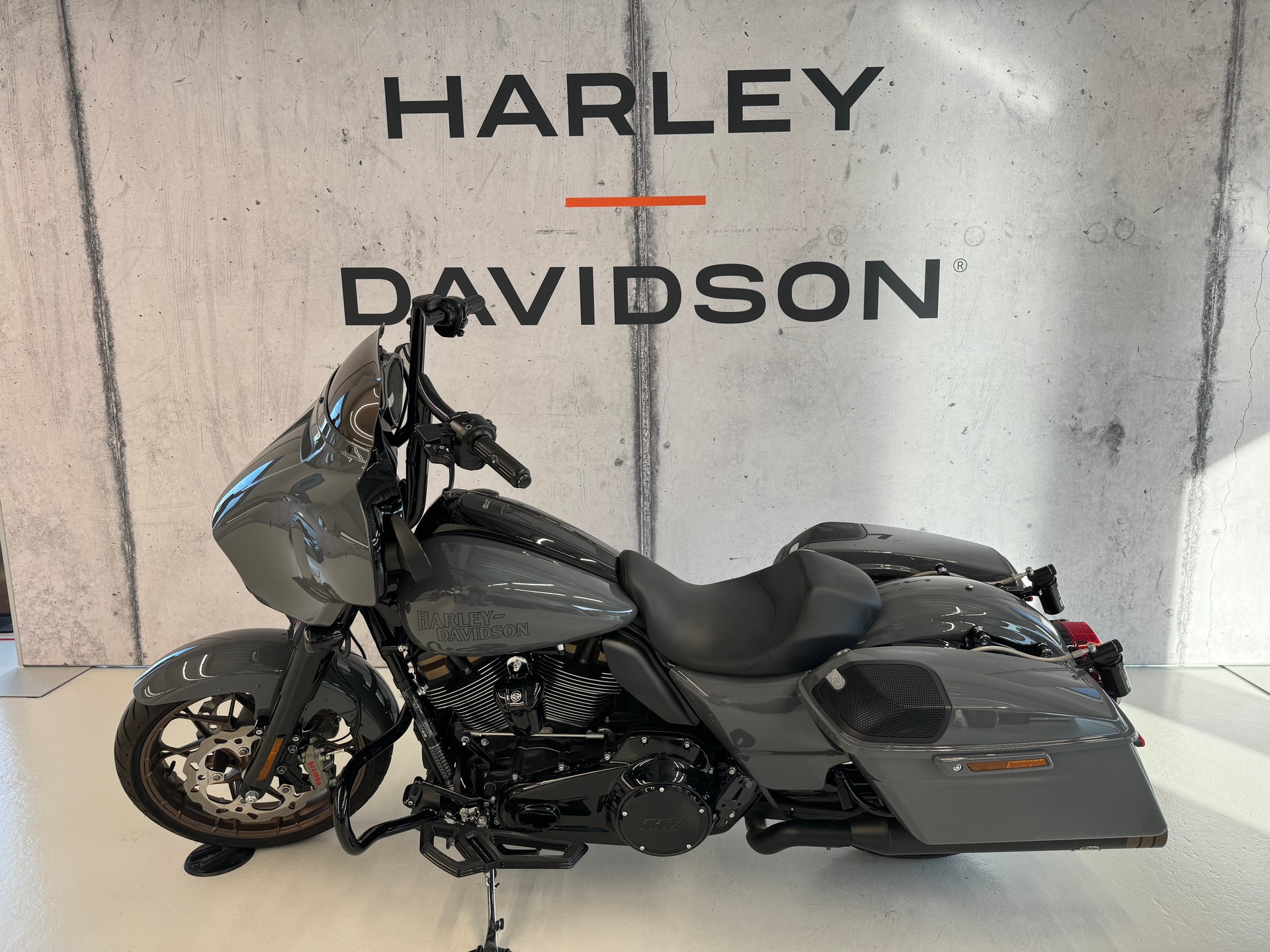 HARLEY-DAVIDSON FLHXST Street Glide ST 117-image-0