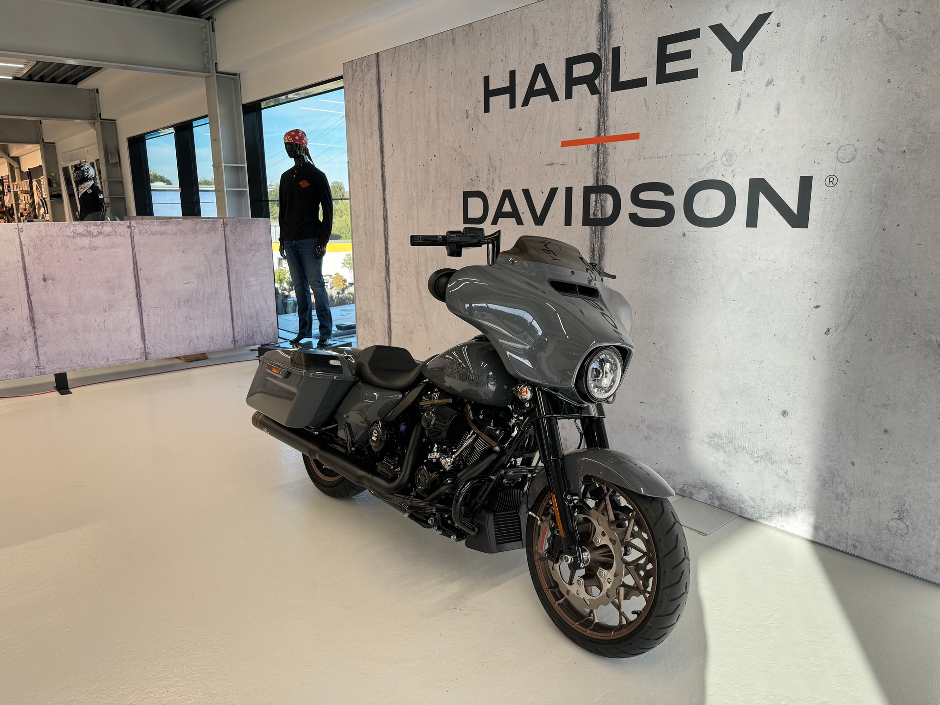 HARLEY-DAVIDSON FLHXST Street Glide ST 117-image-1