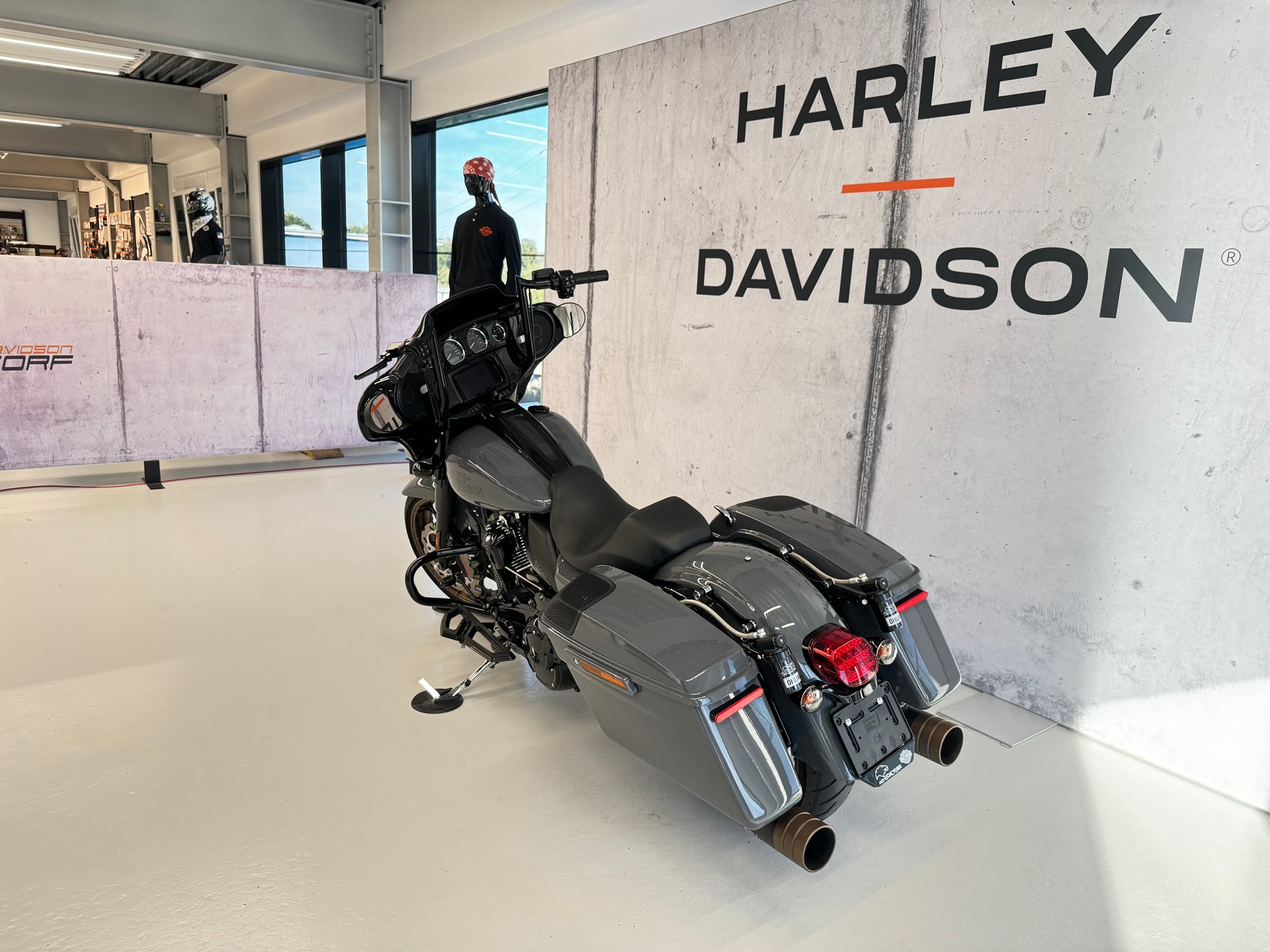 HARLEY-DAVIDSON FLHXST Street Glide ST 117-image-5